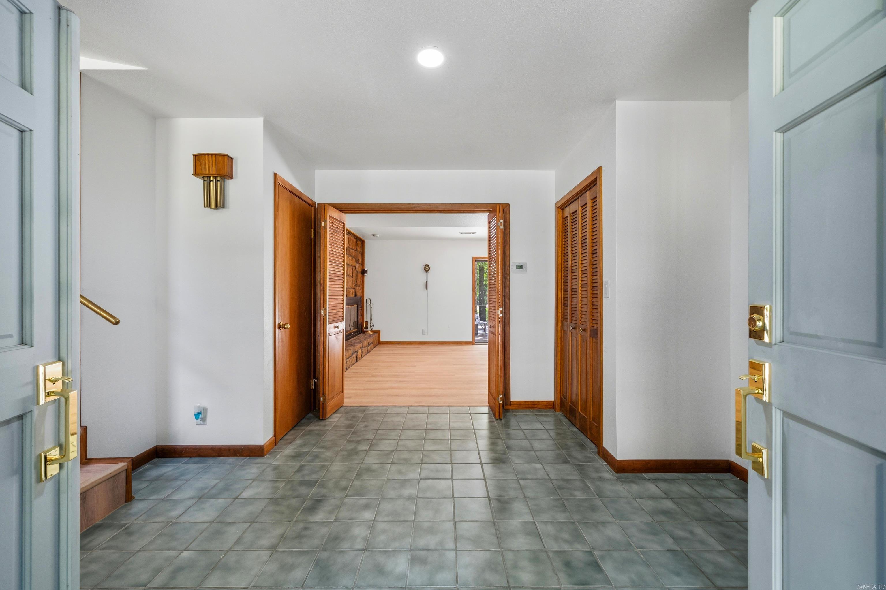 208 Southshore Drive Property Photo 6