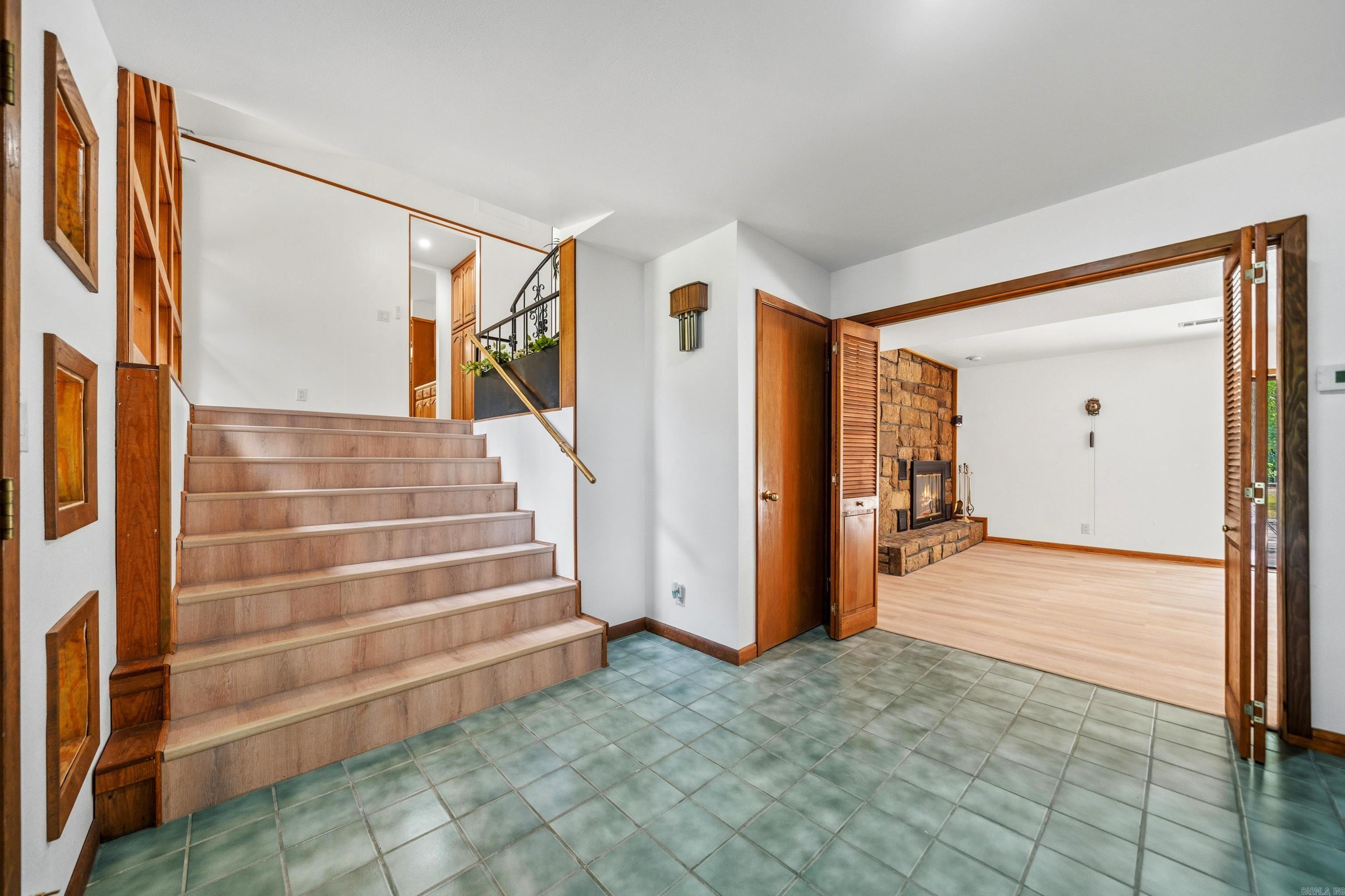 208 Southshore Drive Property Photo 7