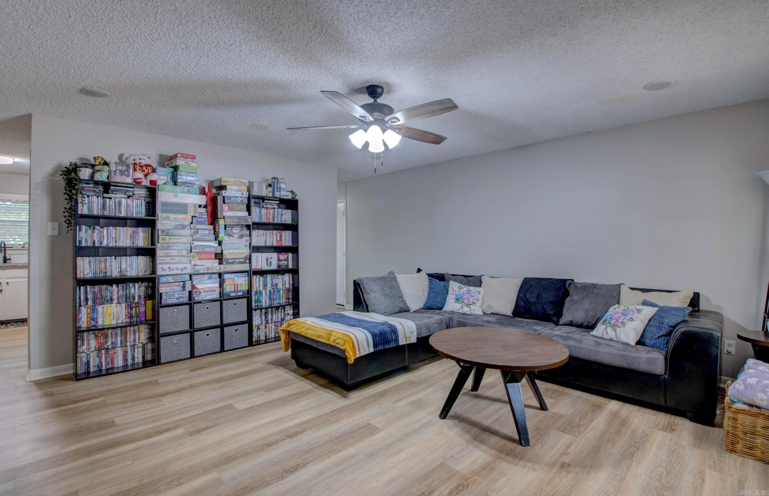 5800 Foxboro Property Photo 4