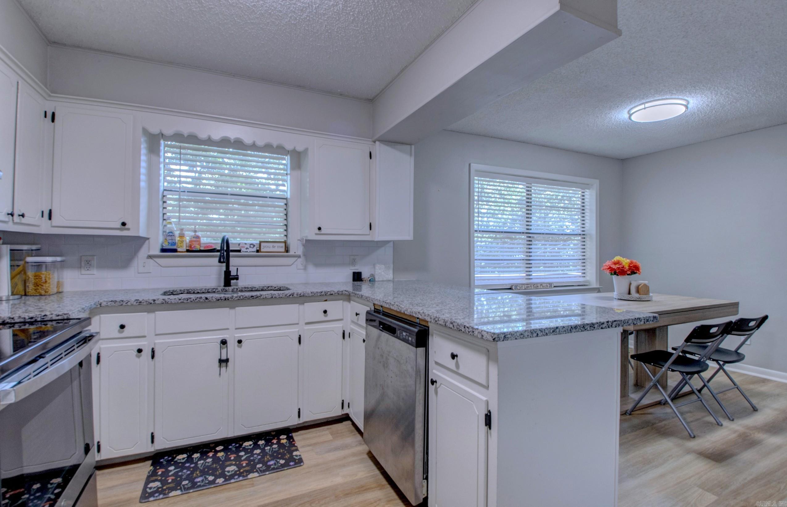 5800 Foxboro Property Photo 8