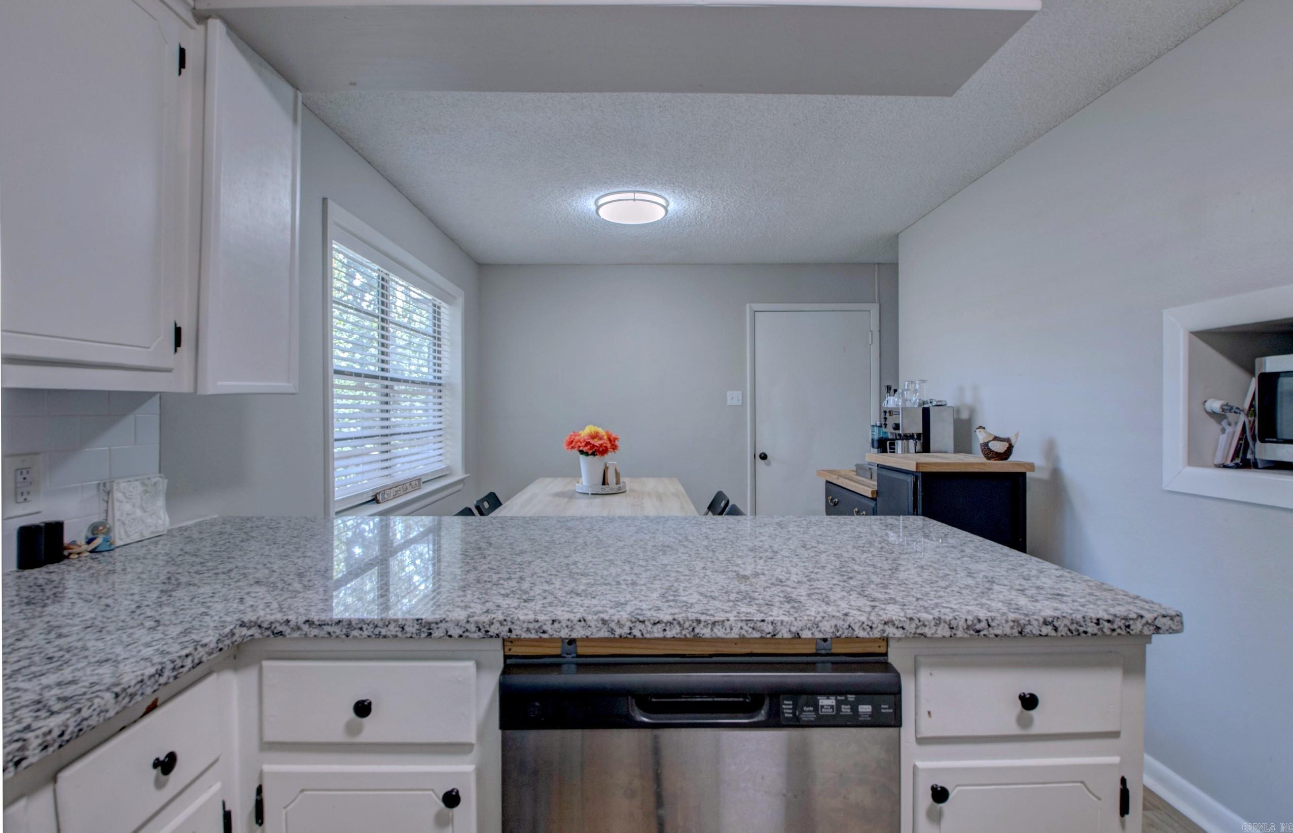5800 Foxboro Property Photo 10