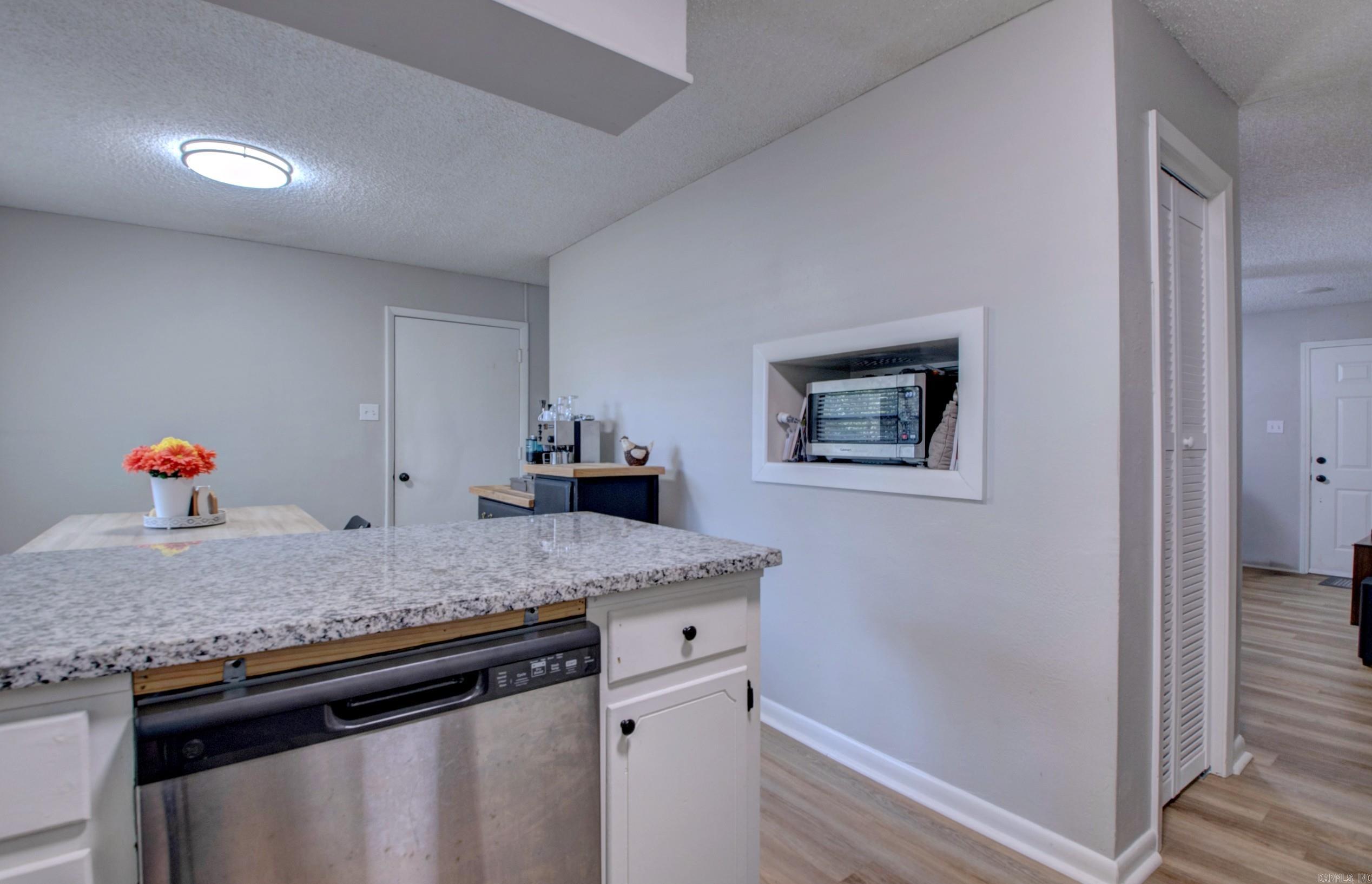 5800 Foxboro Property Photo 12