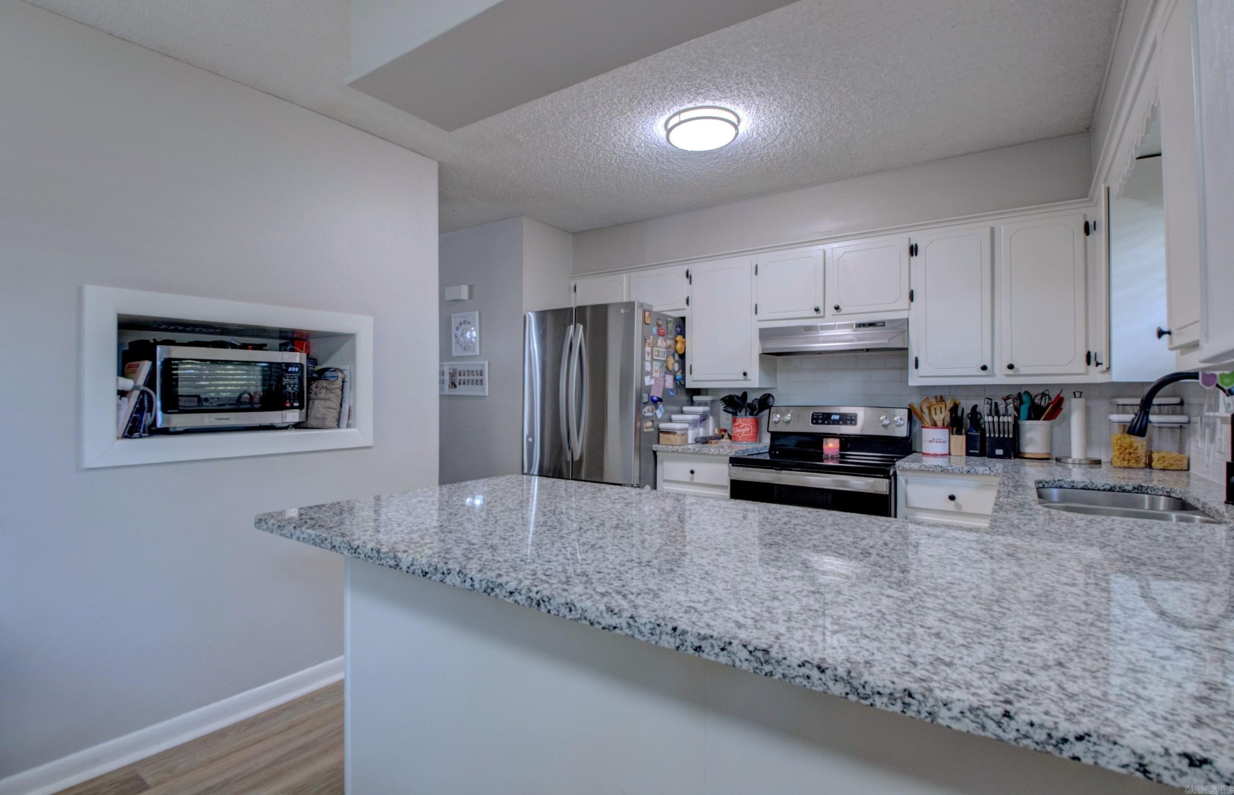 5800 Foxboro Property Photo 13