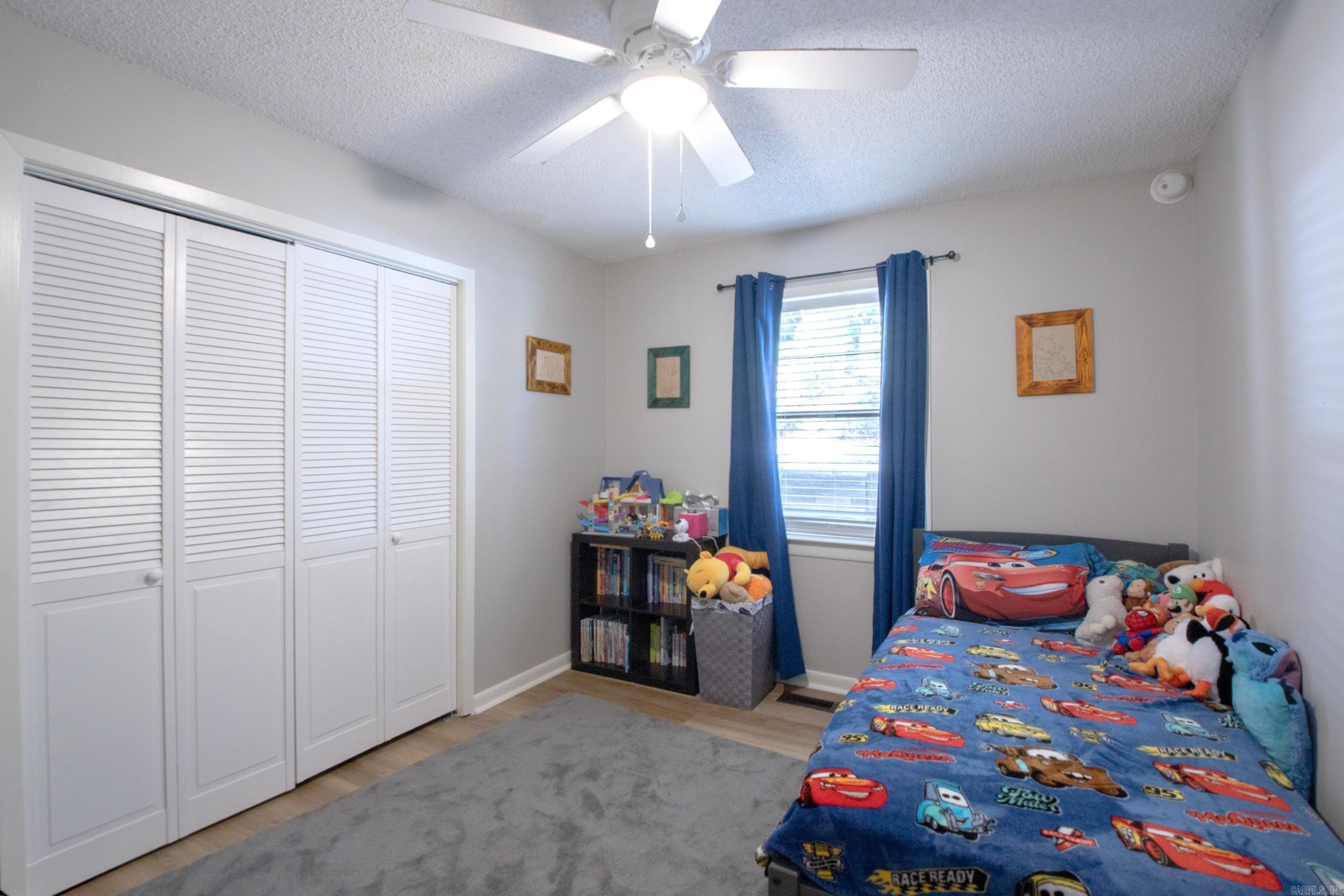 5800 Foxboro Property Photo 18