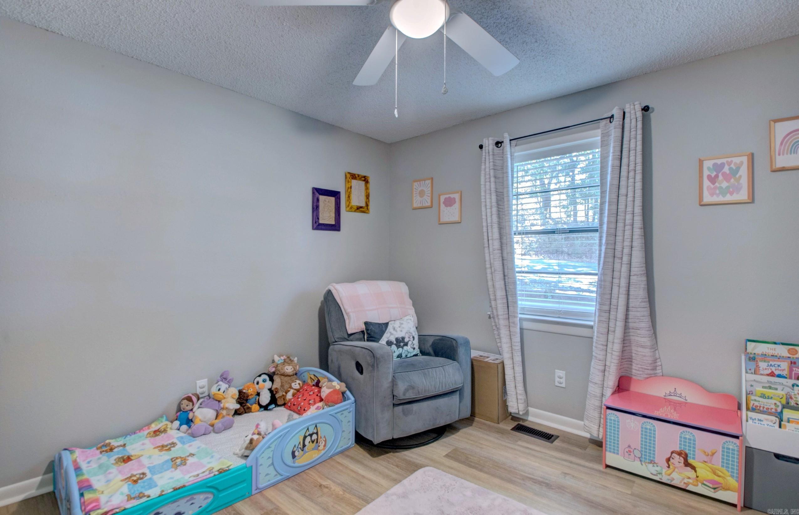 5800 Foxboro Property Photo 22