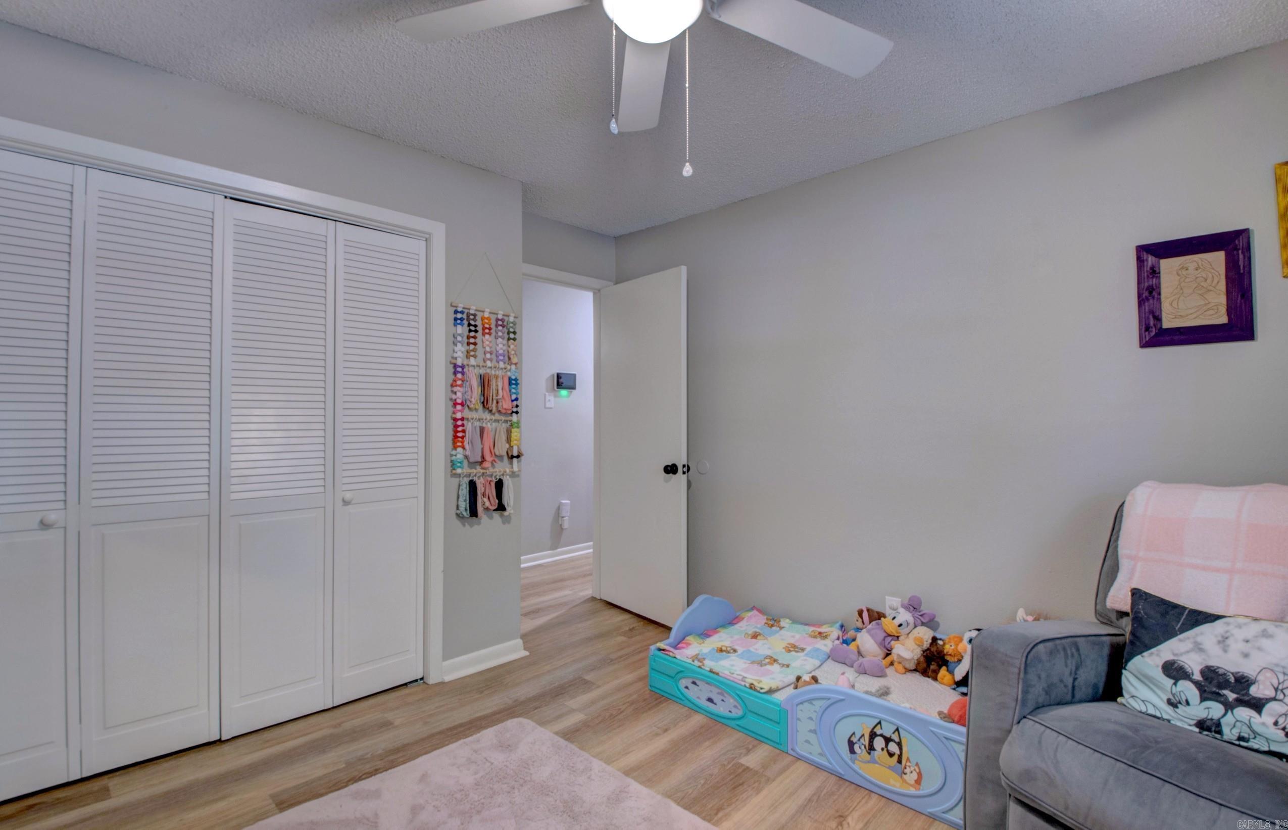 5800 Foxboro Property Photo 24