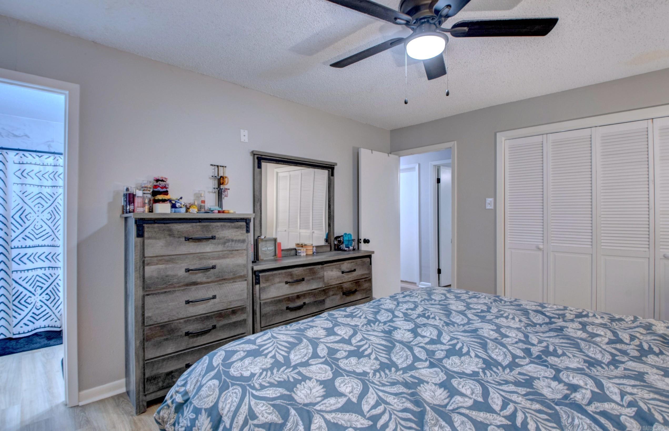 5800 Foxboro Property Photo 27