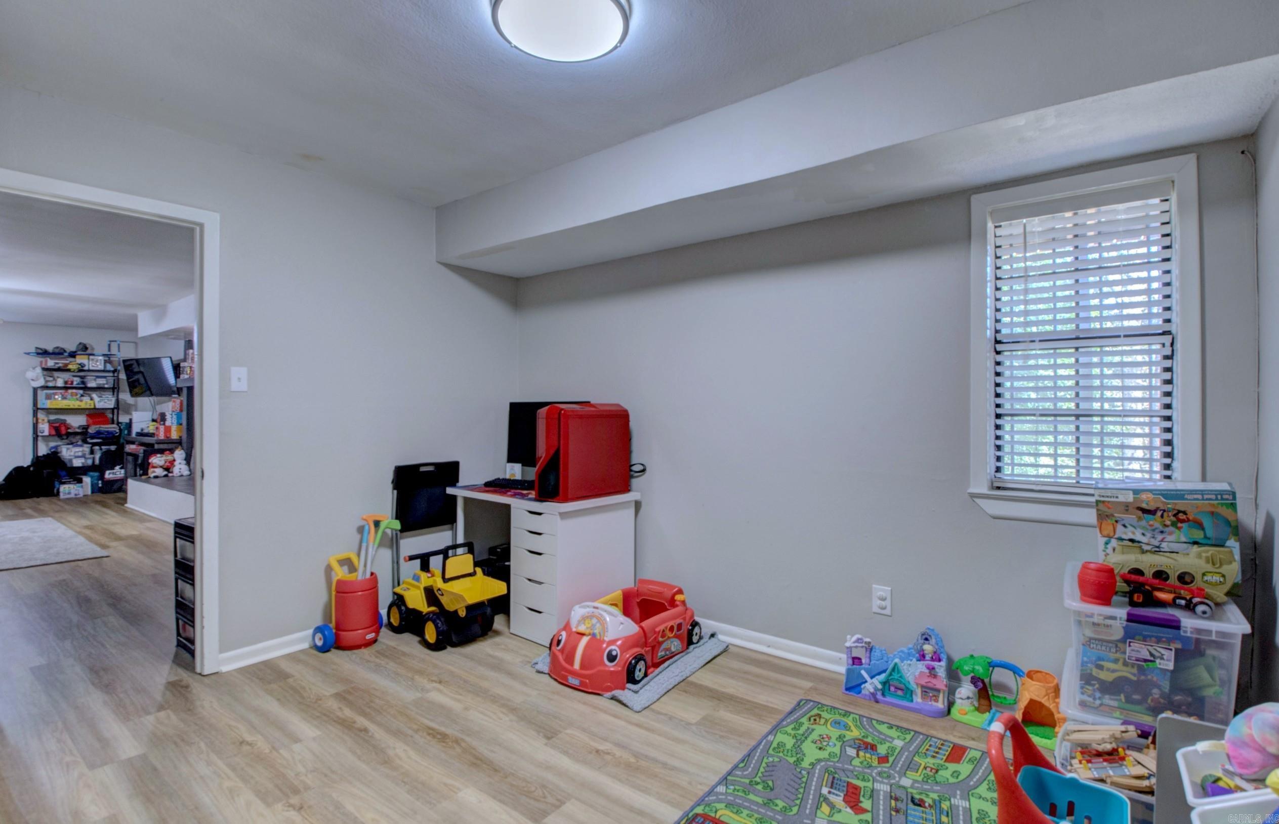 5800 Foxboro Property Photo 37