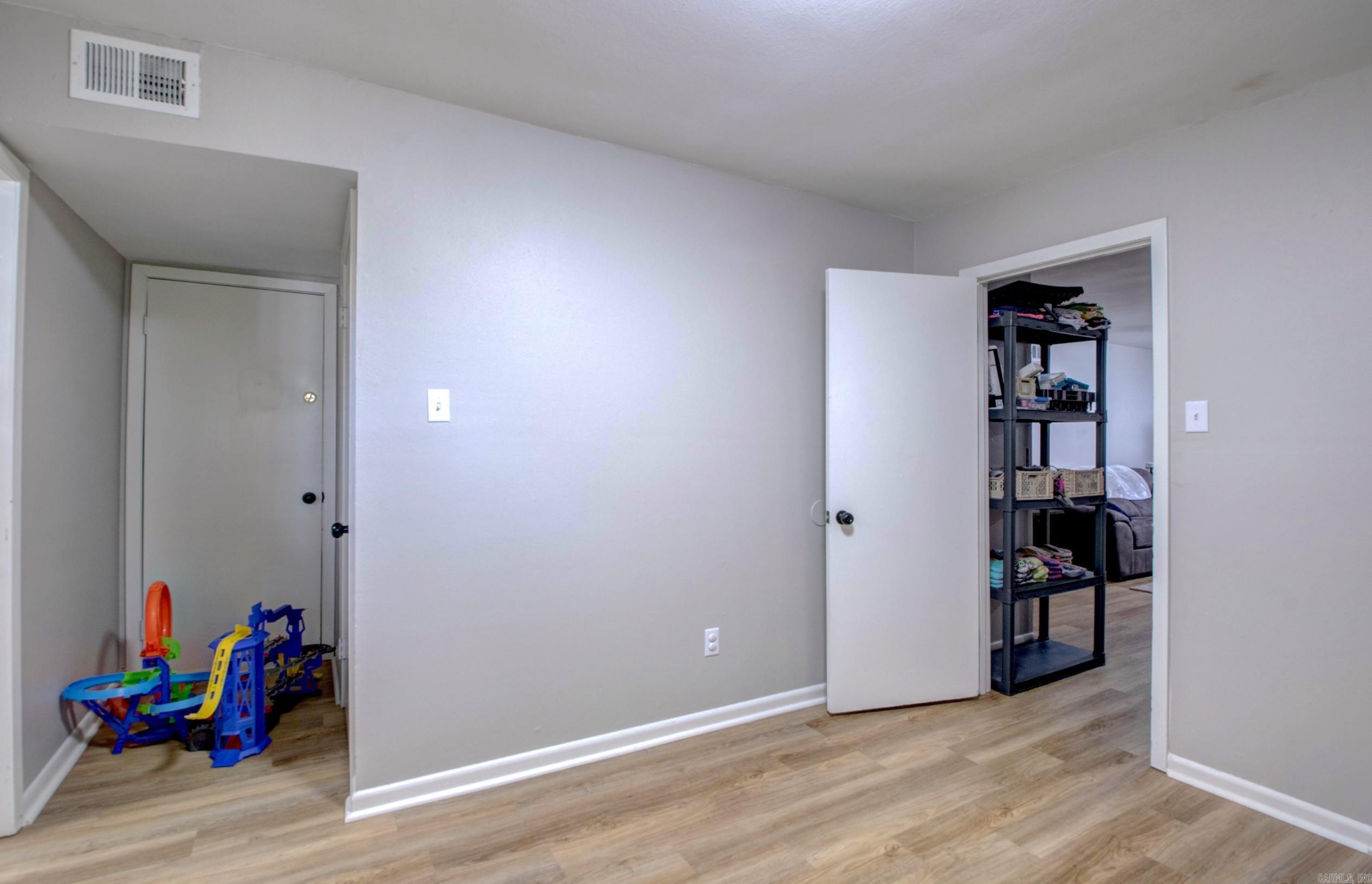 5800 Foxboro Property Photo 38