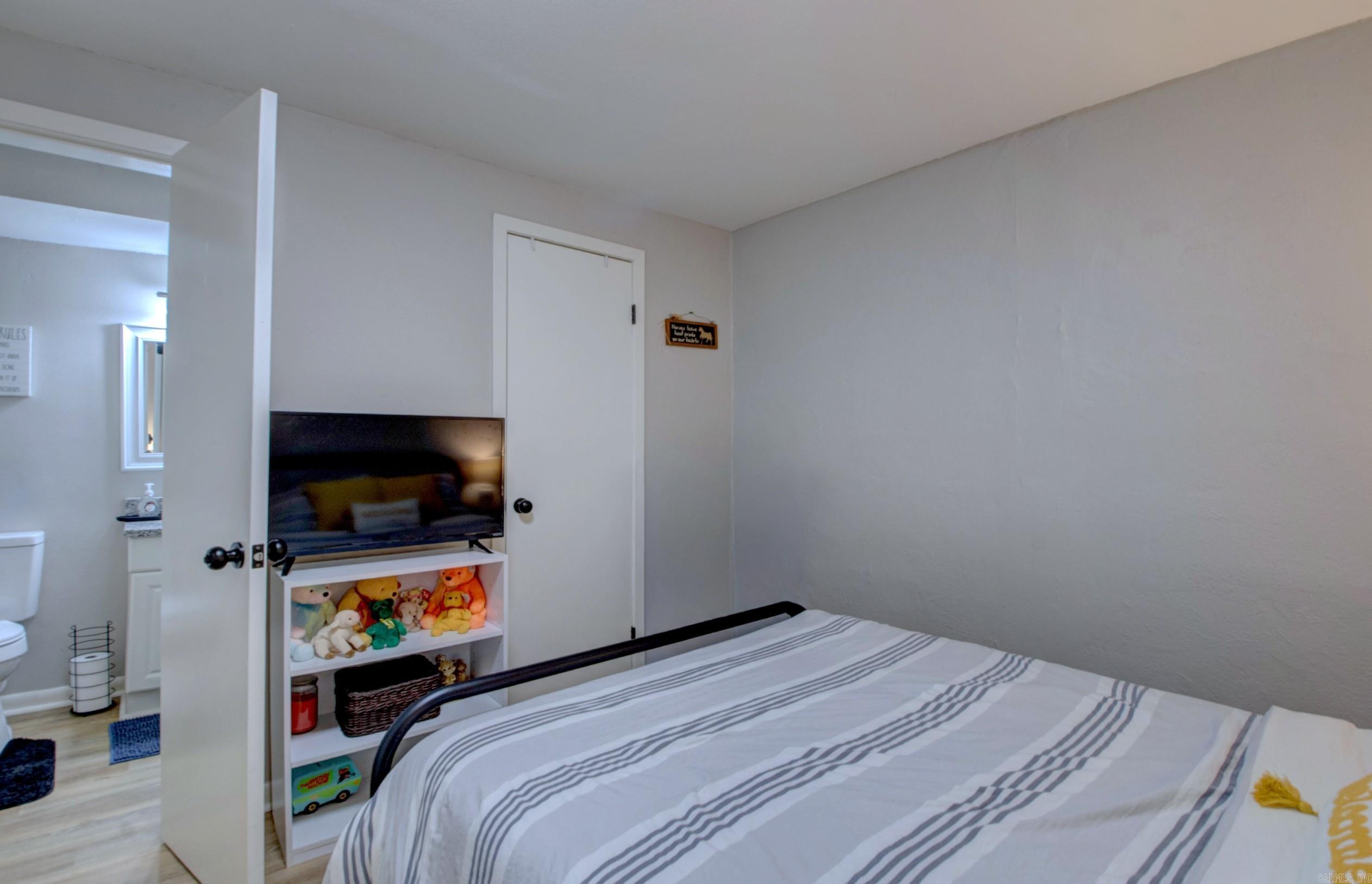 5800 Foxboro Property Photo 40