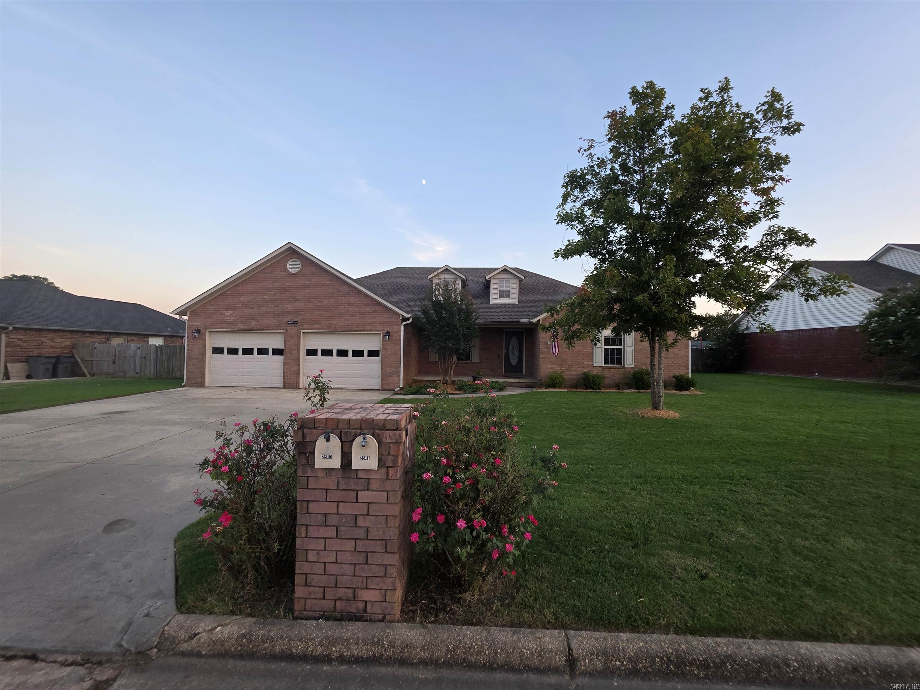 2800 Cambridge Property Photo 1