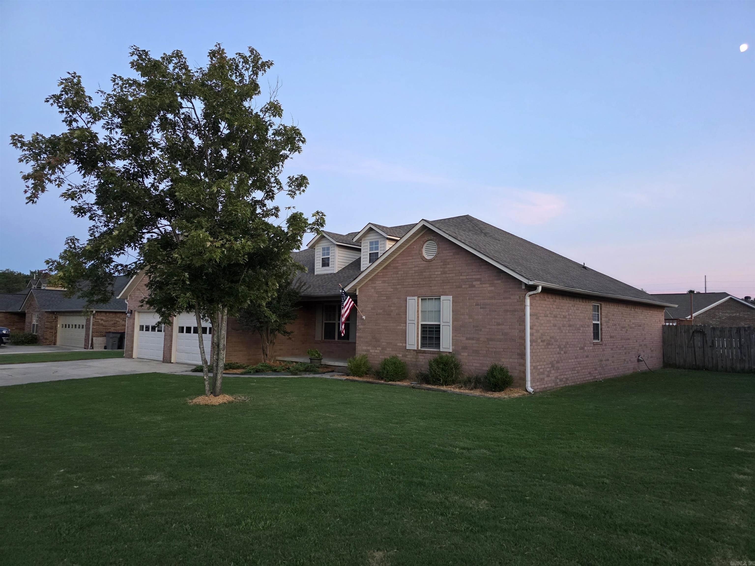 2800 Cambridge Property Photo 2