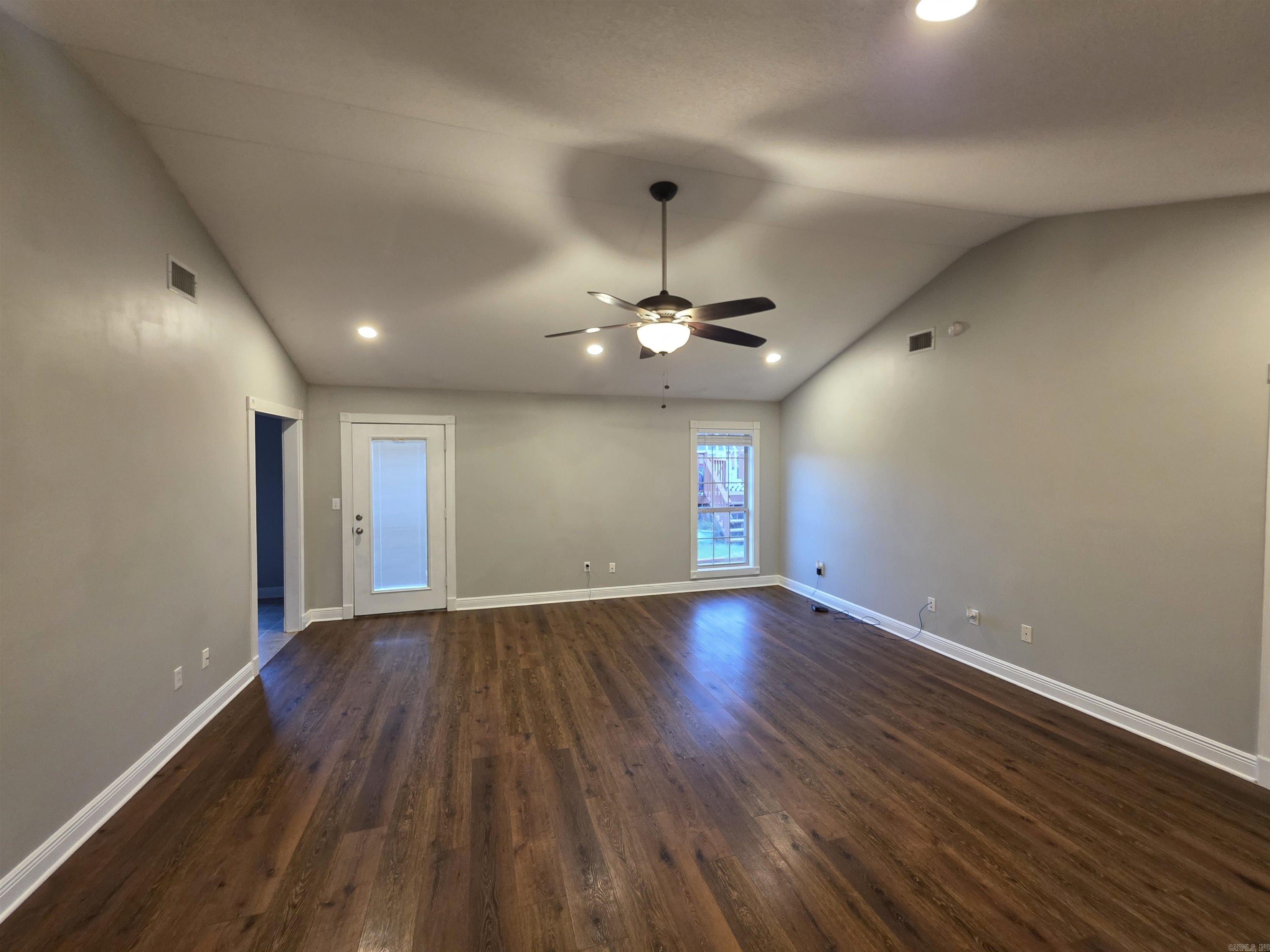 2800 Cambridge Property Photo 4