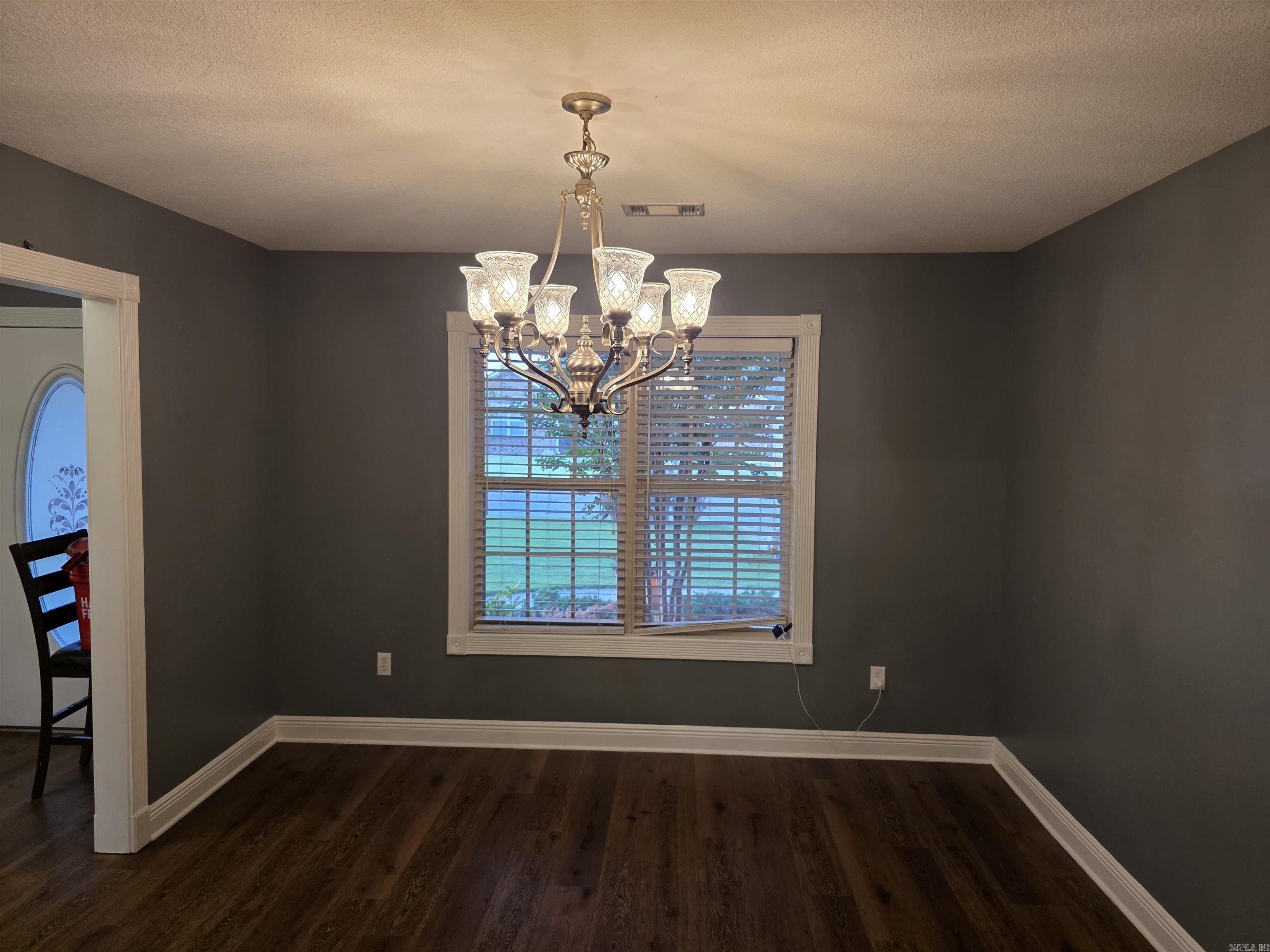 2800 Cambridge Property Photo 7