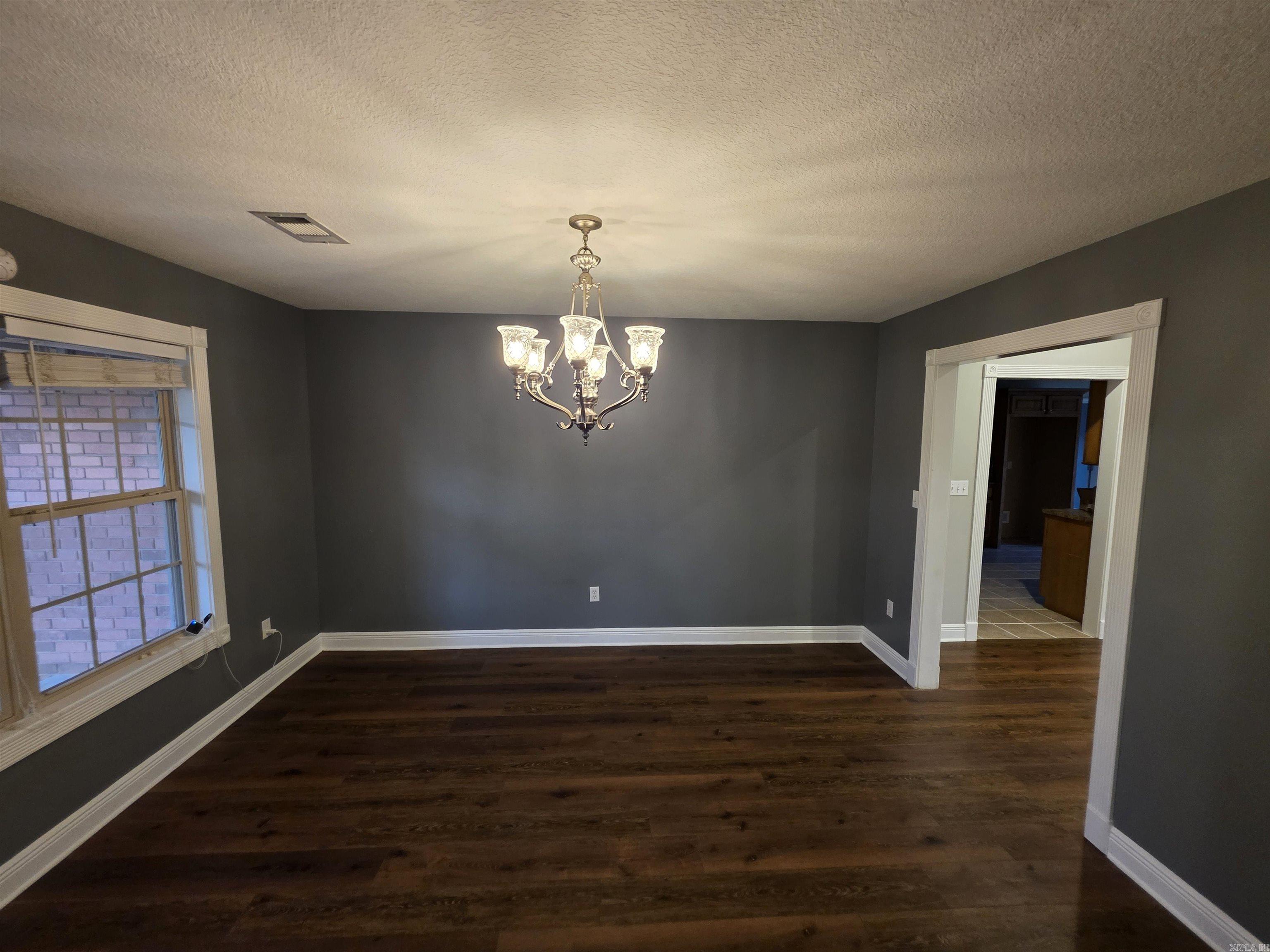 2800 Cambridge Property Photo 8