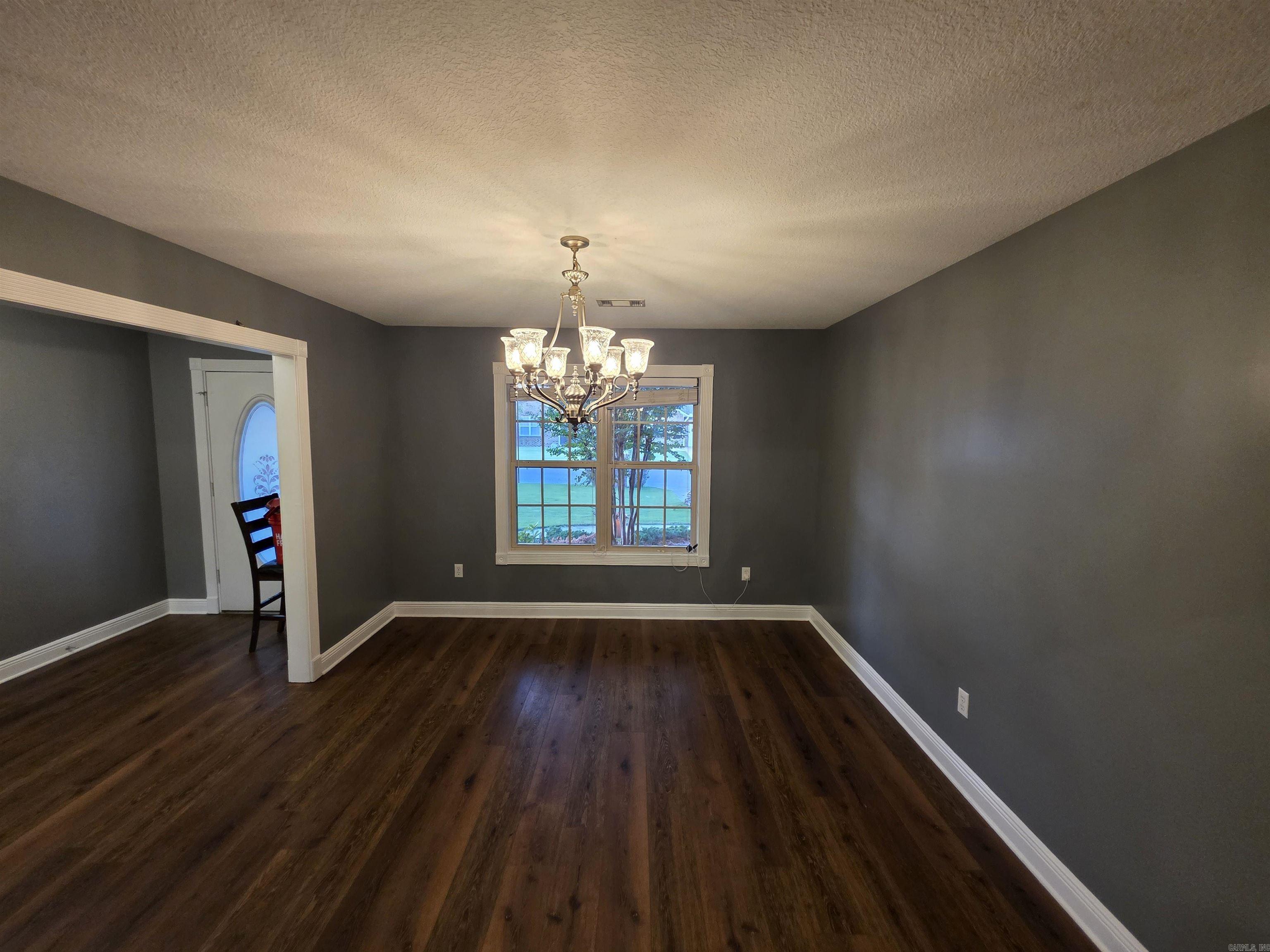 2800 Cambridge Property Photo 9