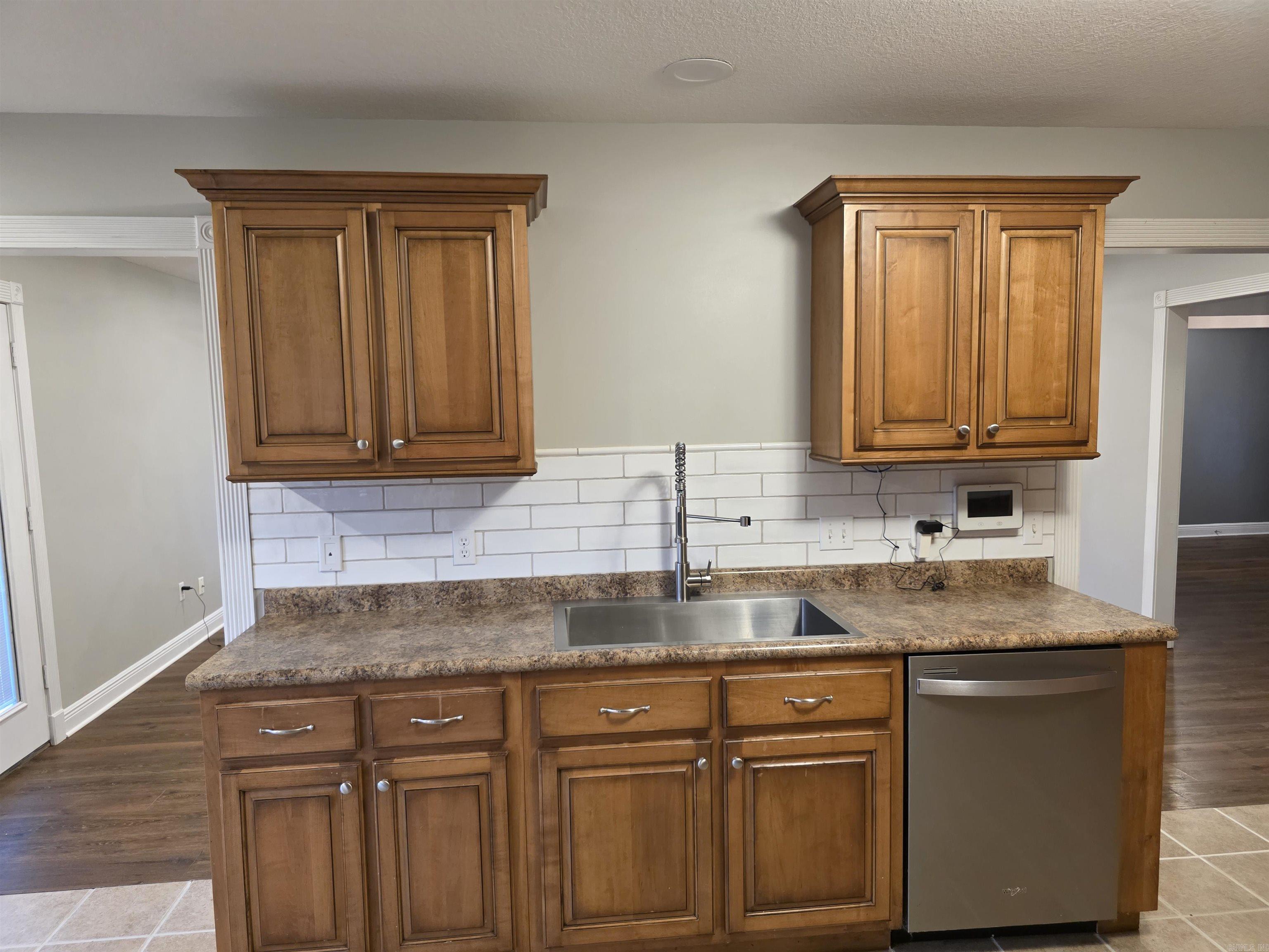 2800 Cambridge Property Photo 11
