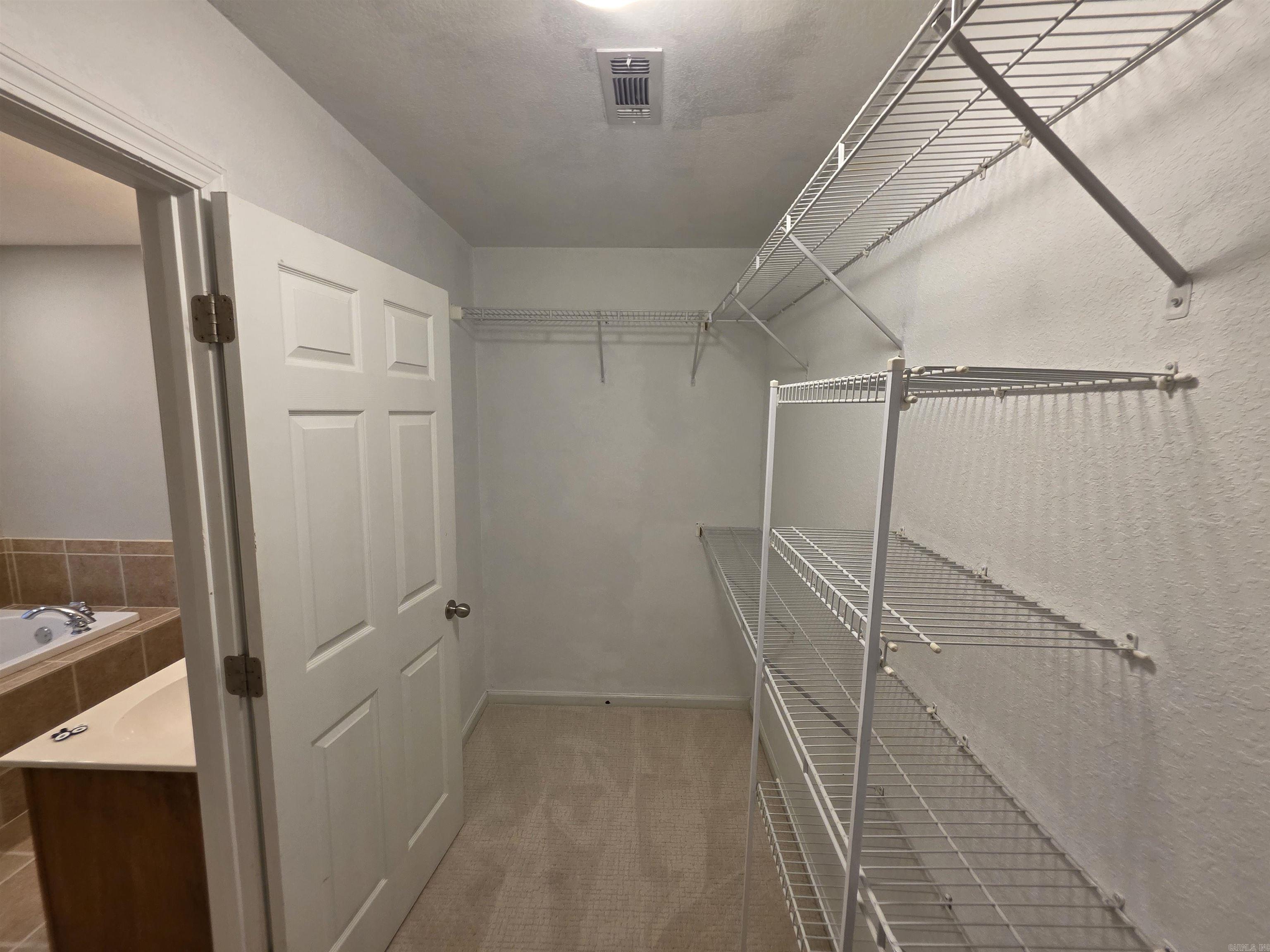 2800 Cambridge Property Photo 15