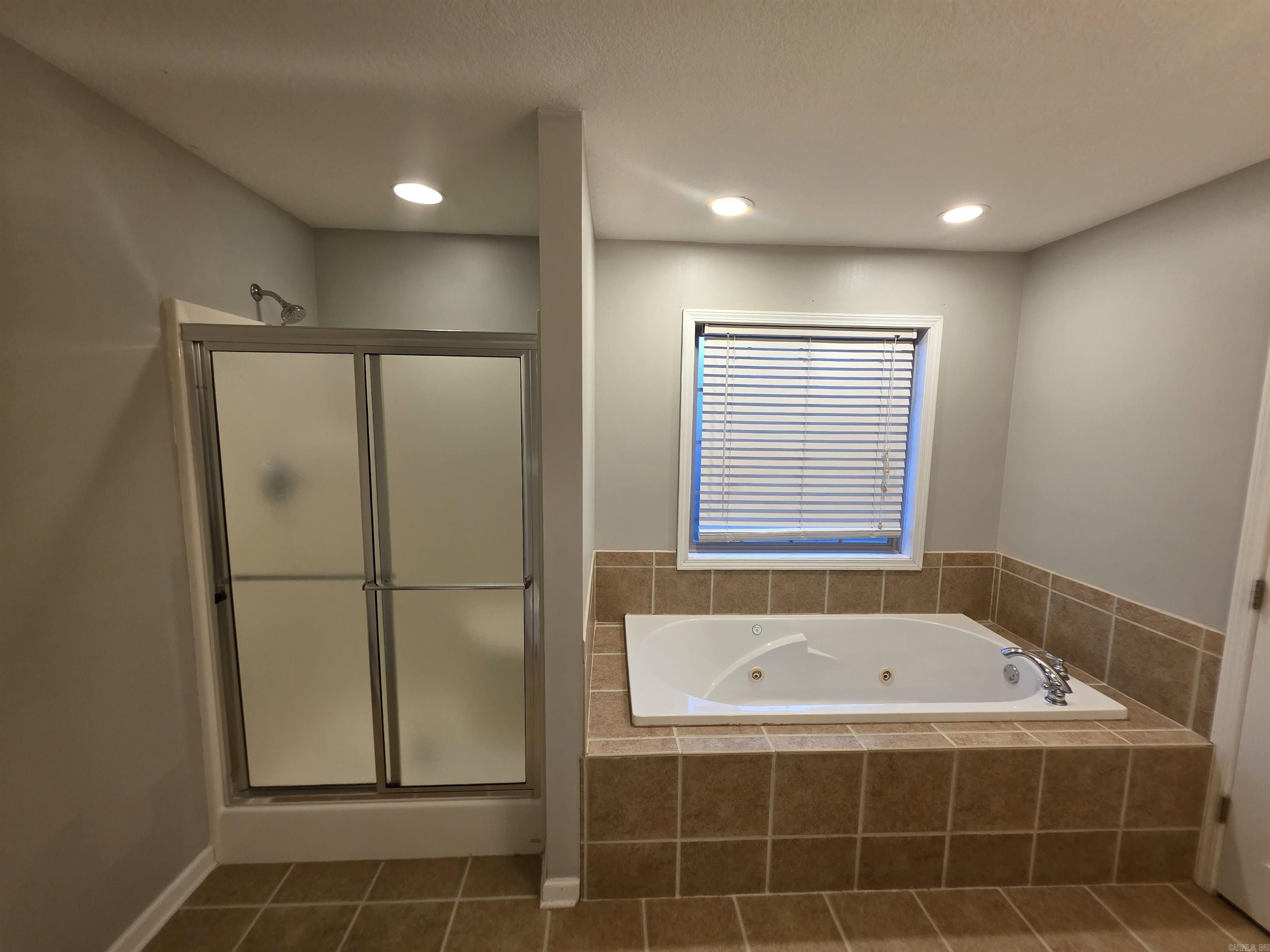 2800 Cambridge Property Photo 17