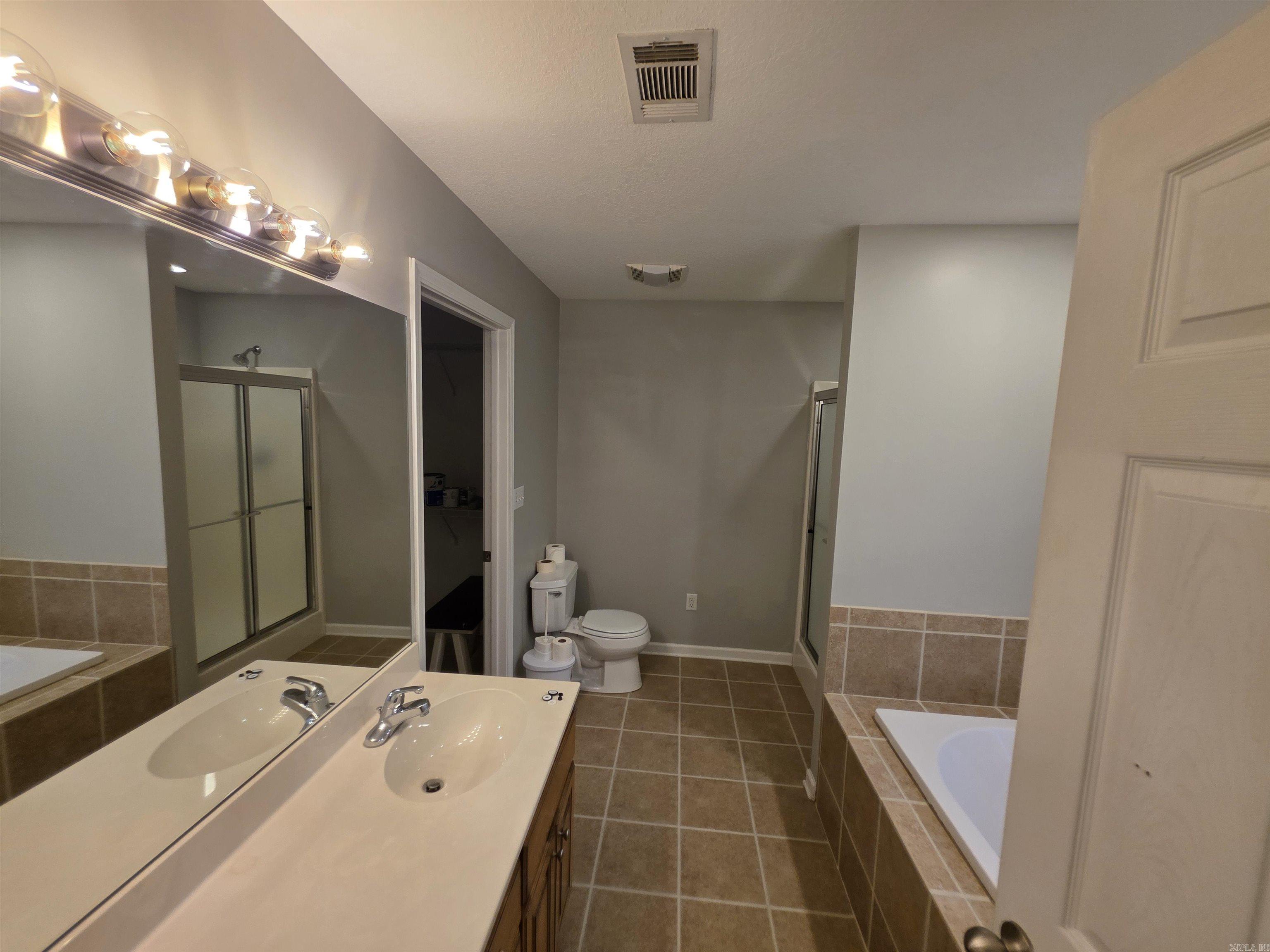 2800 Cambridge Property Photo 18