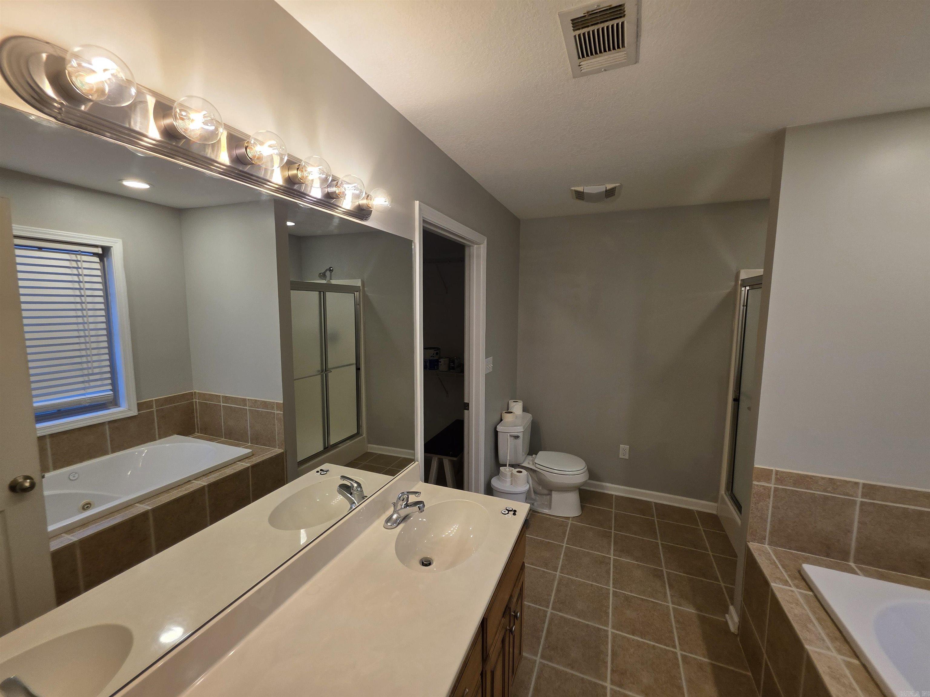 2800 Cambridge Property Photo 19