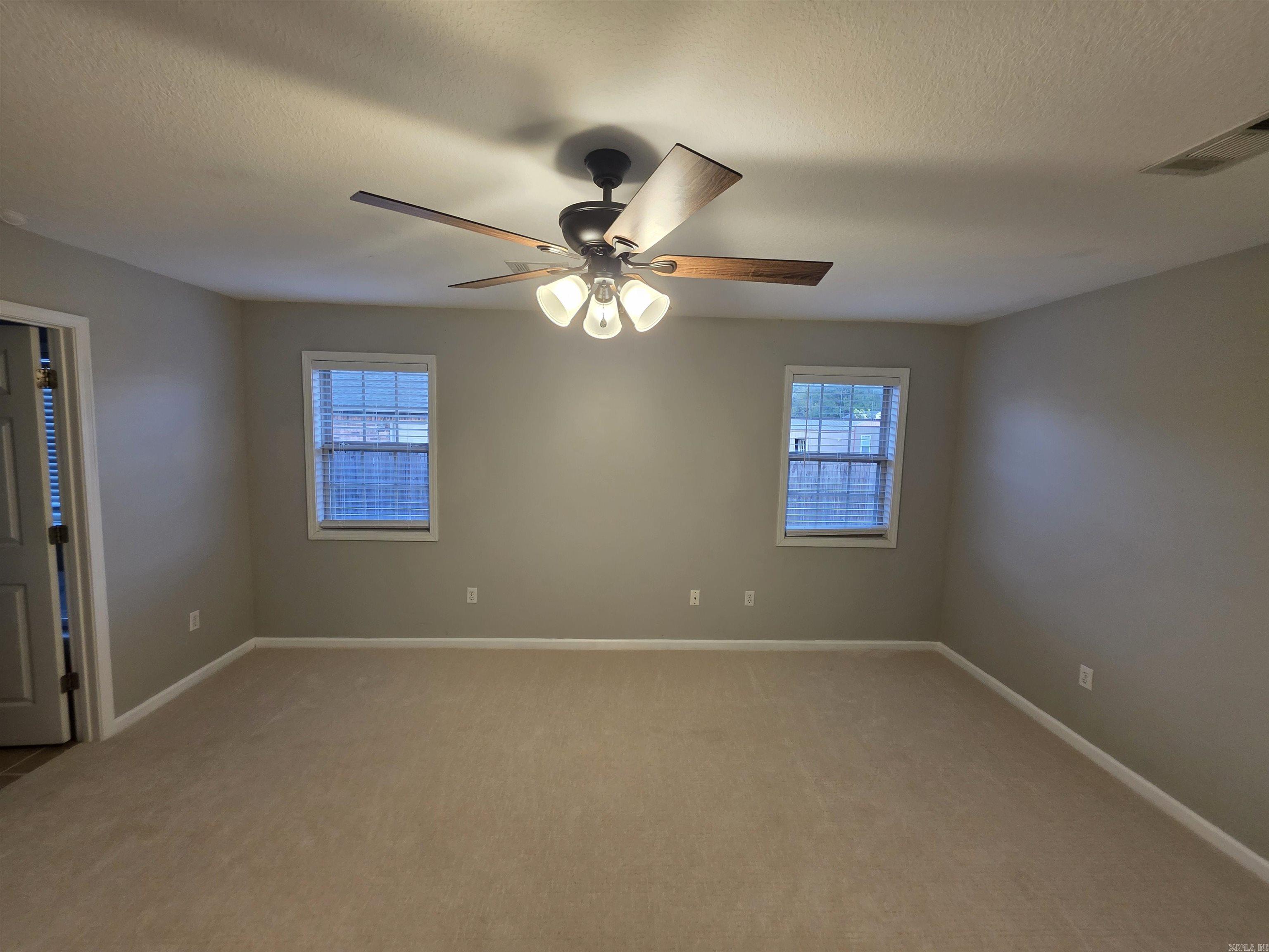 2800 Cambridge Property Photo 20