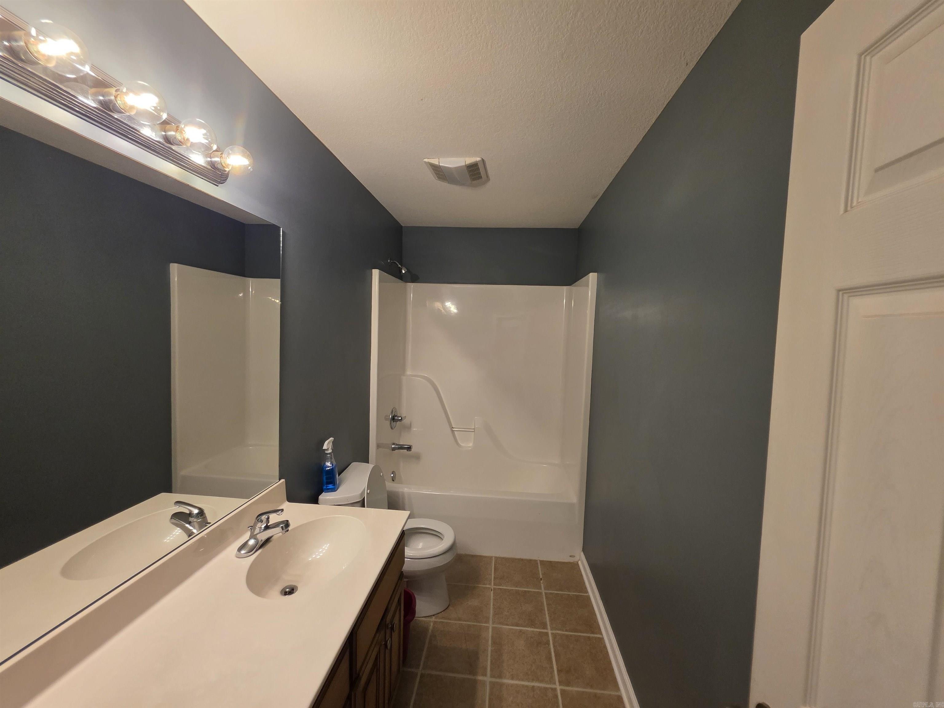 2800 Cambridge Property Photo 32