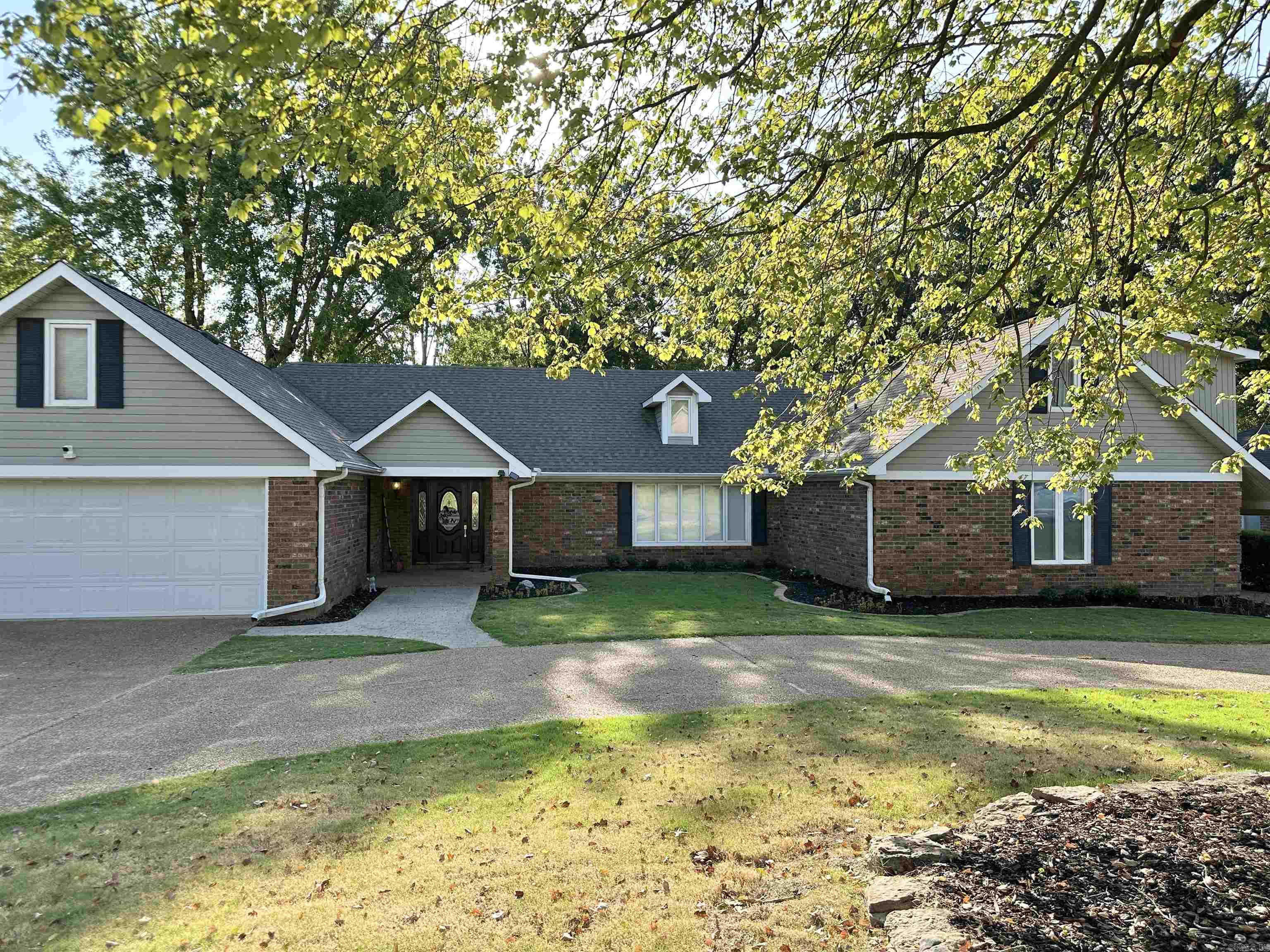 1408 Hillcrest Property Photo 1