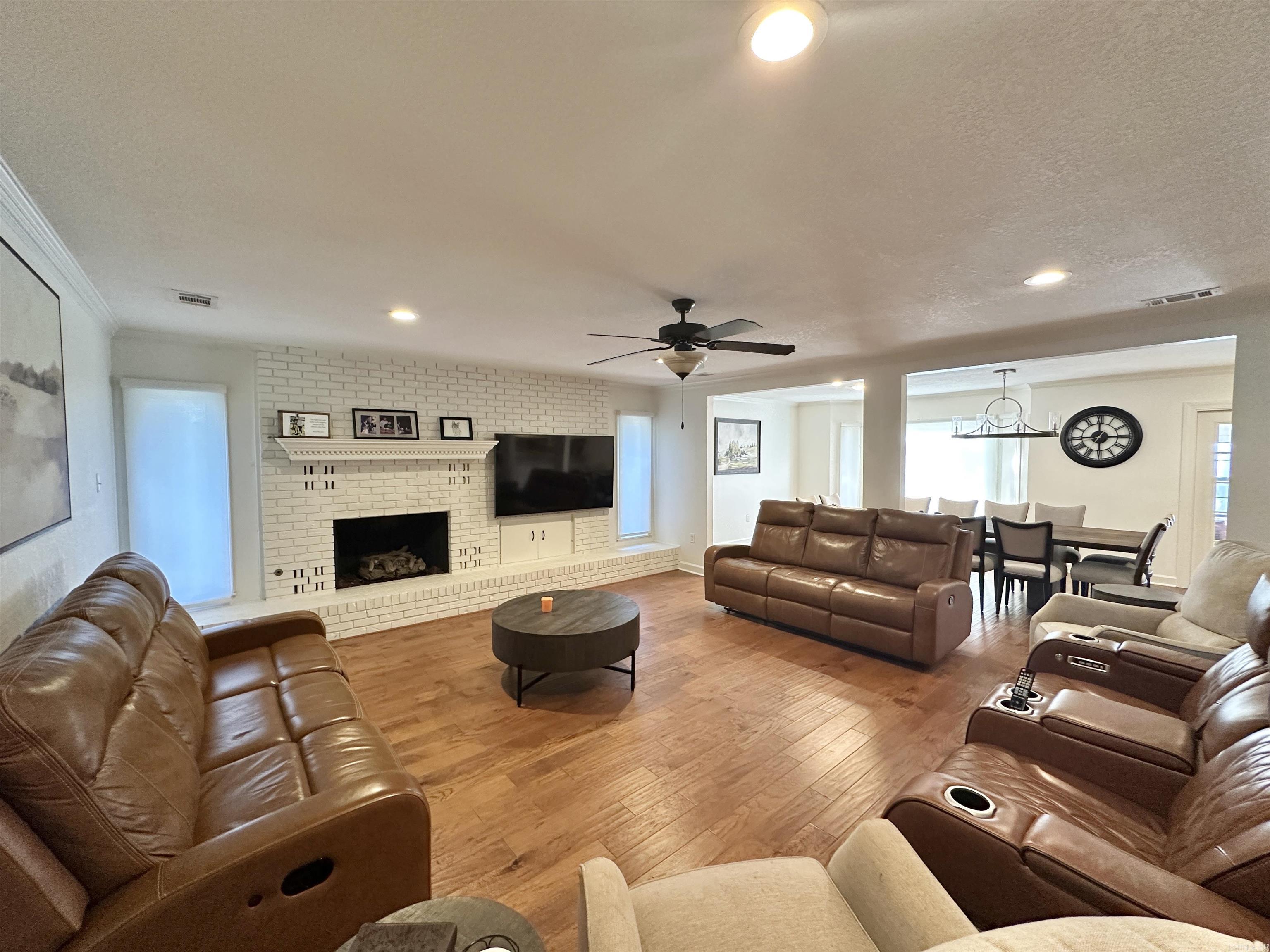 1408 Hillcrest Property Photo 3