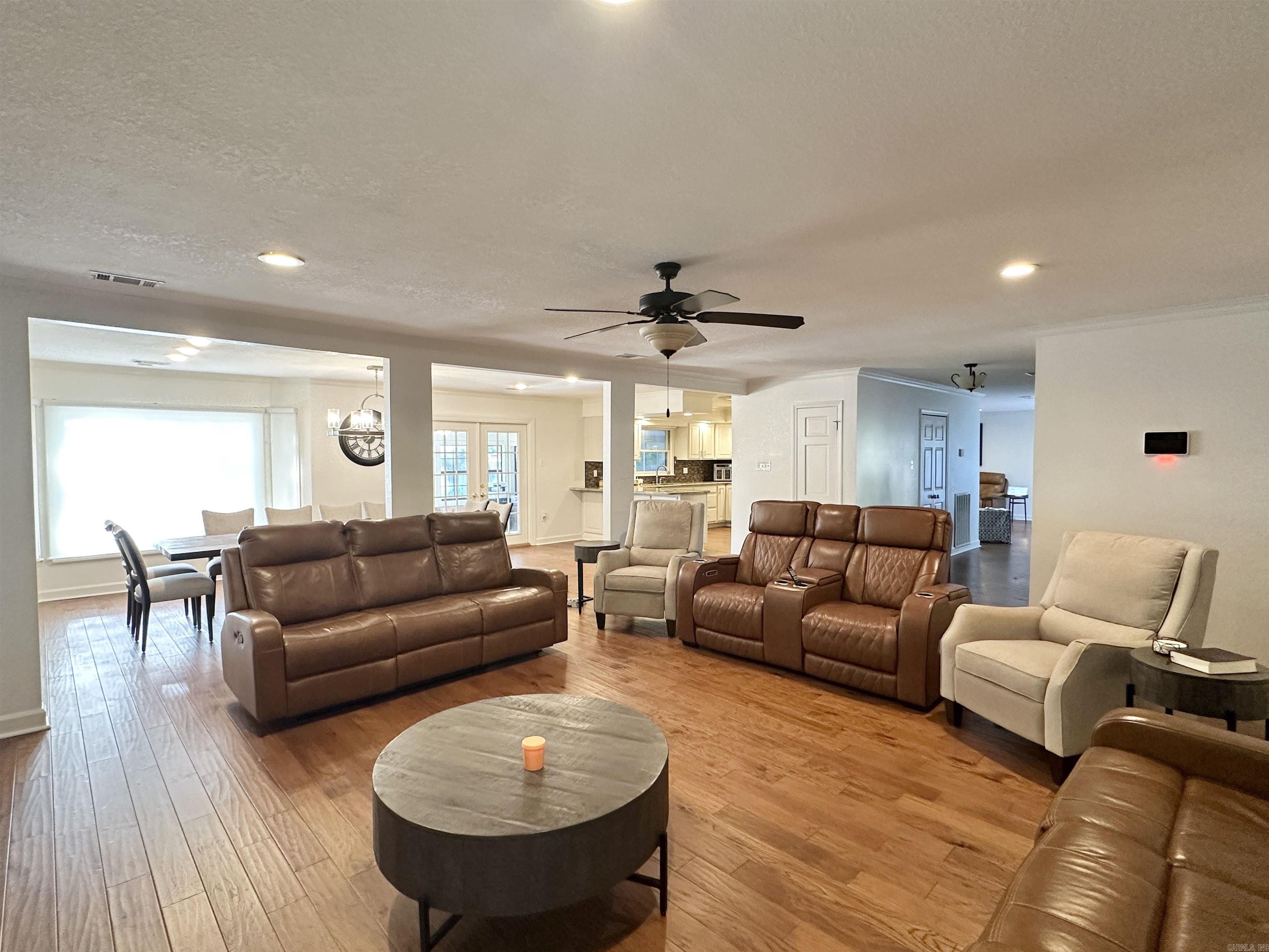 1408 Hillcrest Property Photo 4