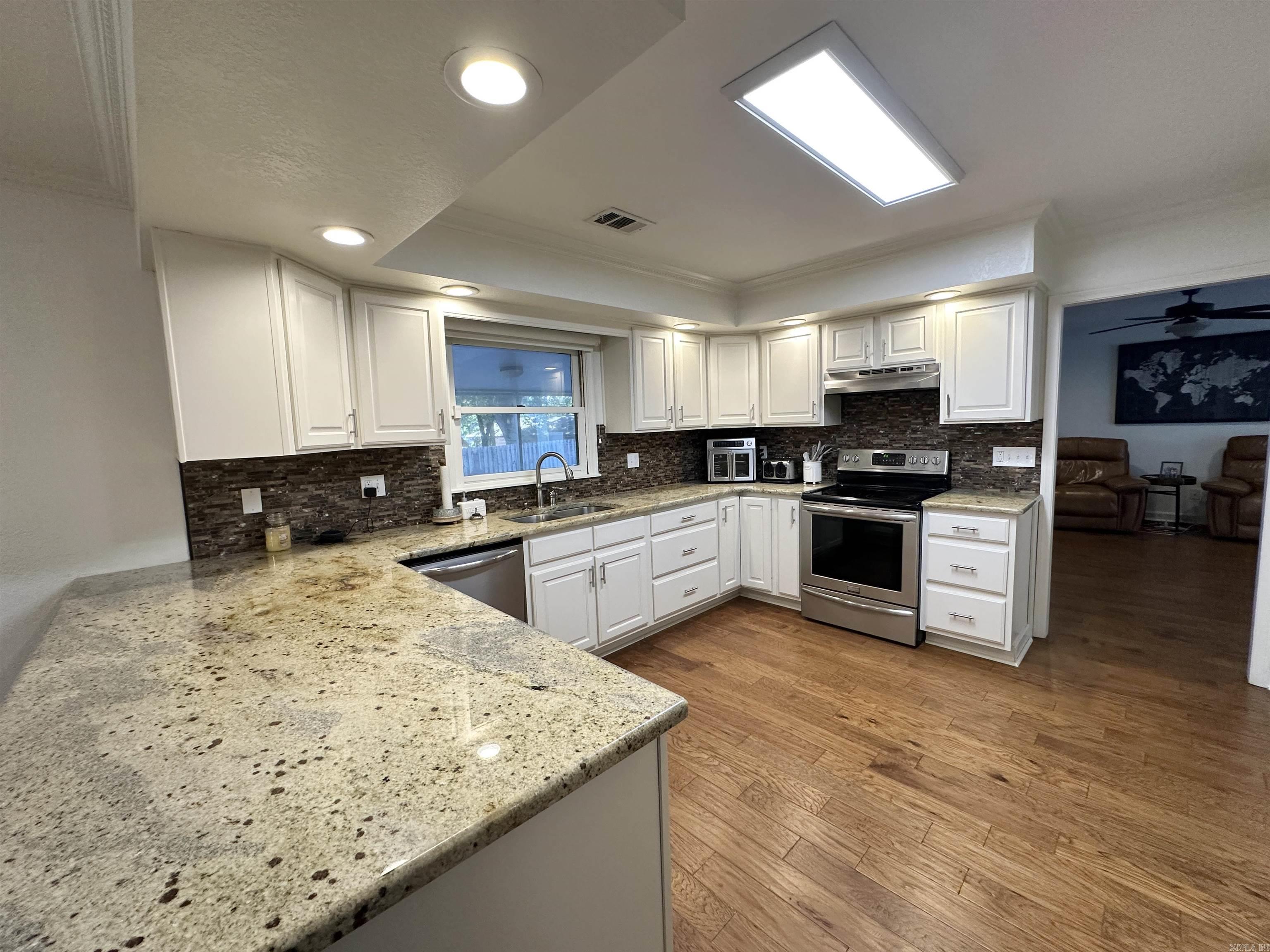 1408 Hillcrest Property Photo 7