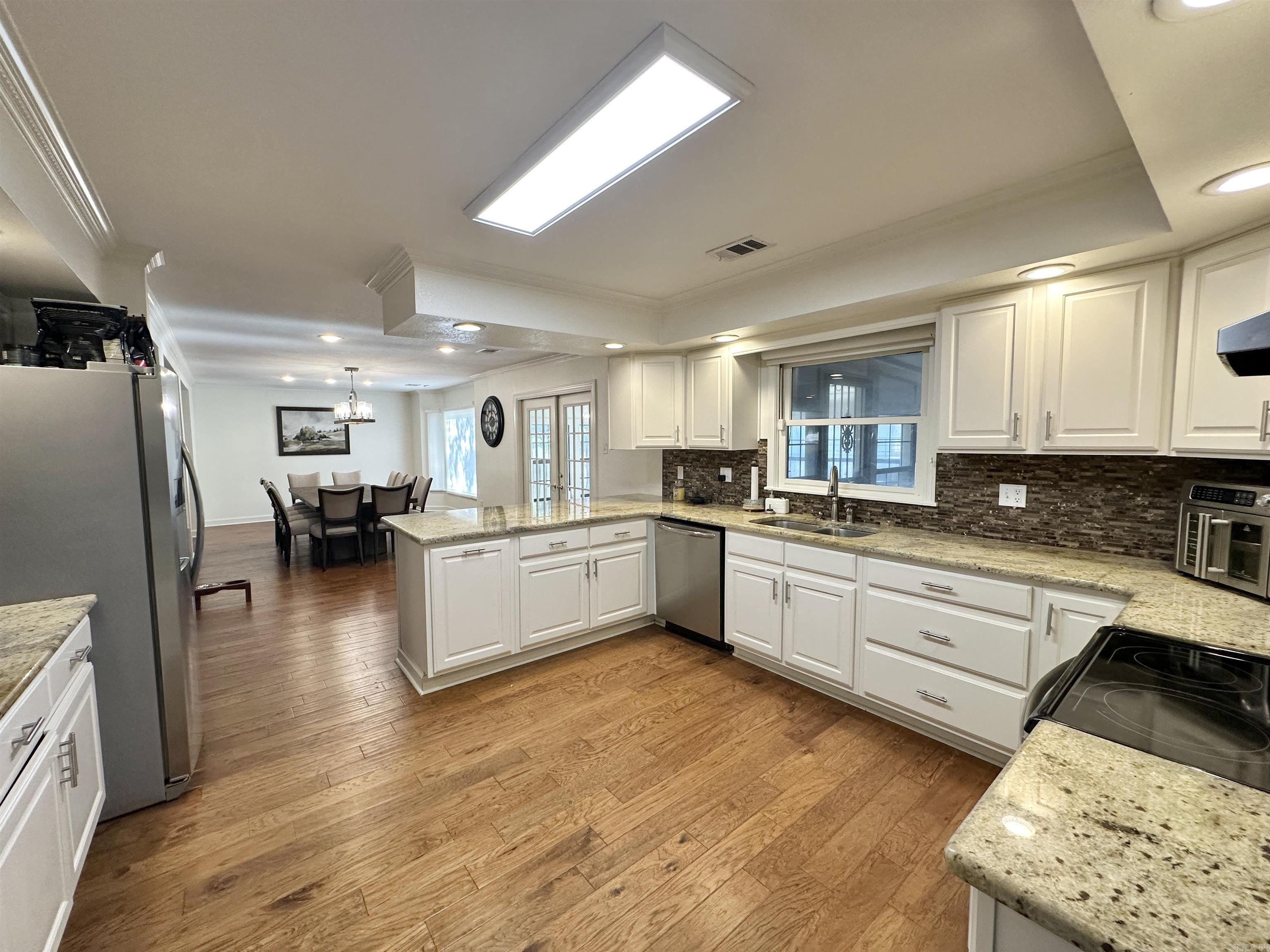 1408 Hillcrest Property Photo 8