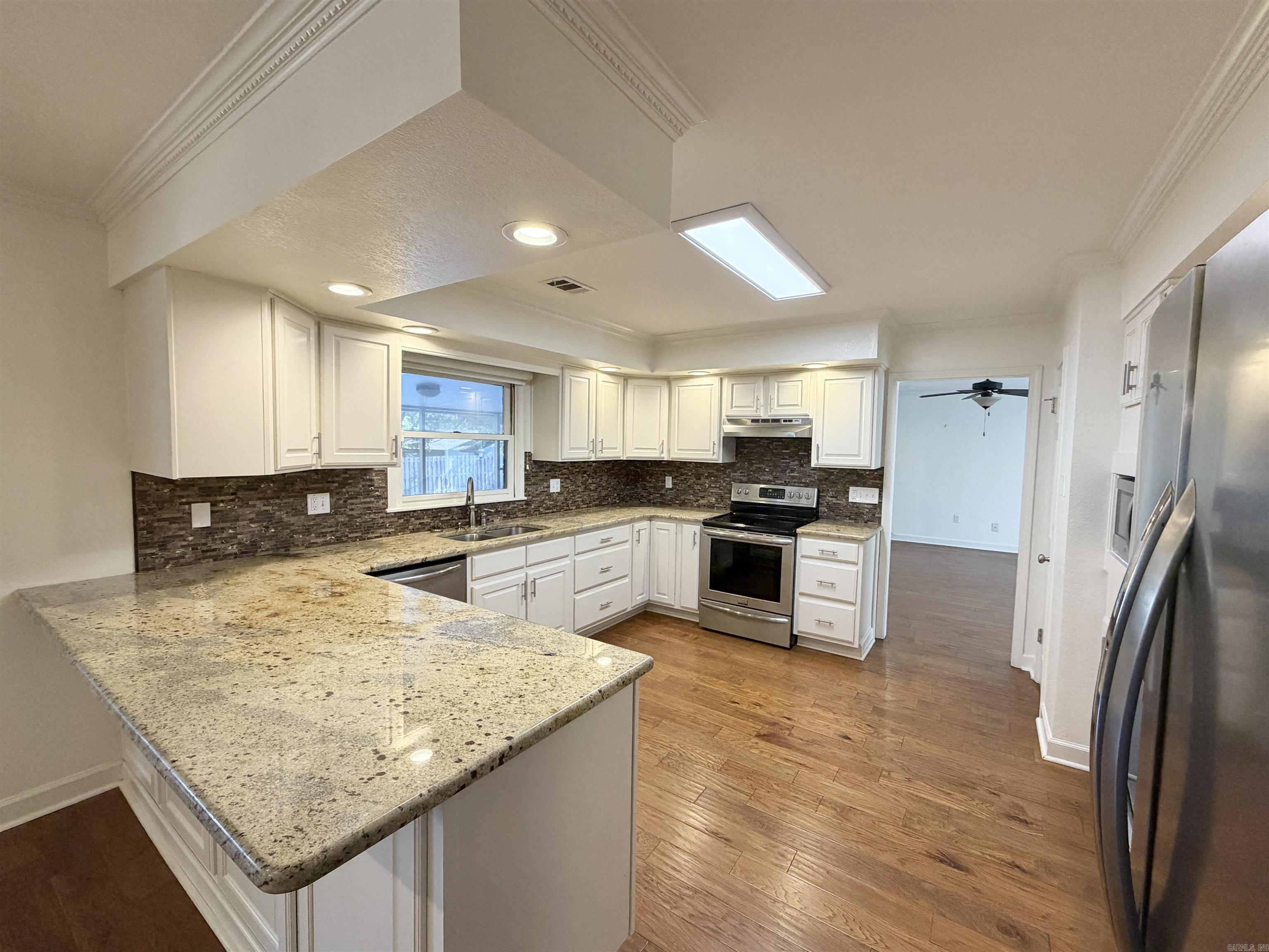 1408 Hillcrest Property Photo 9