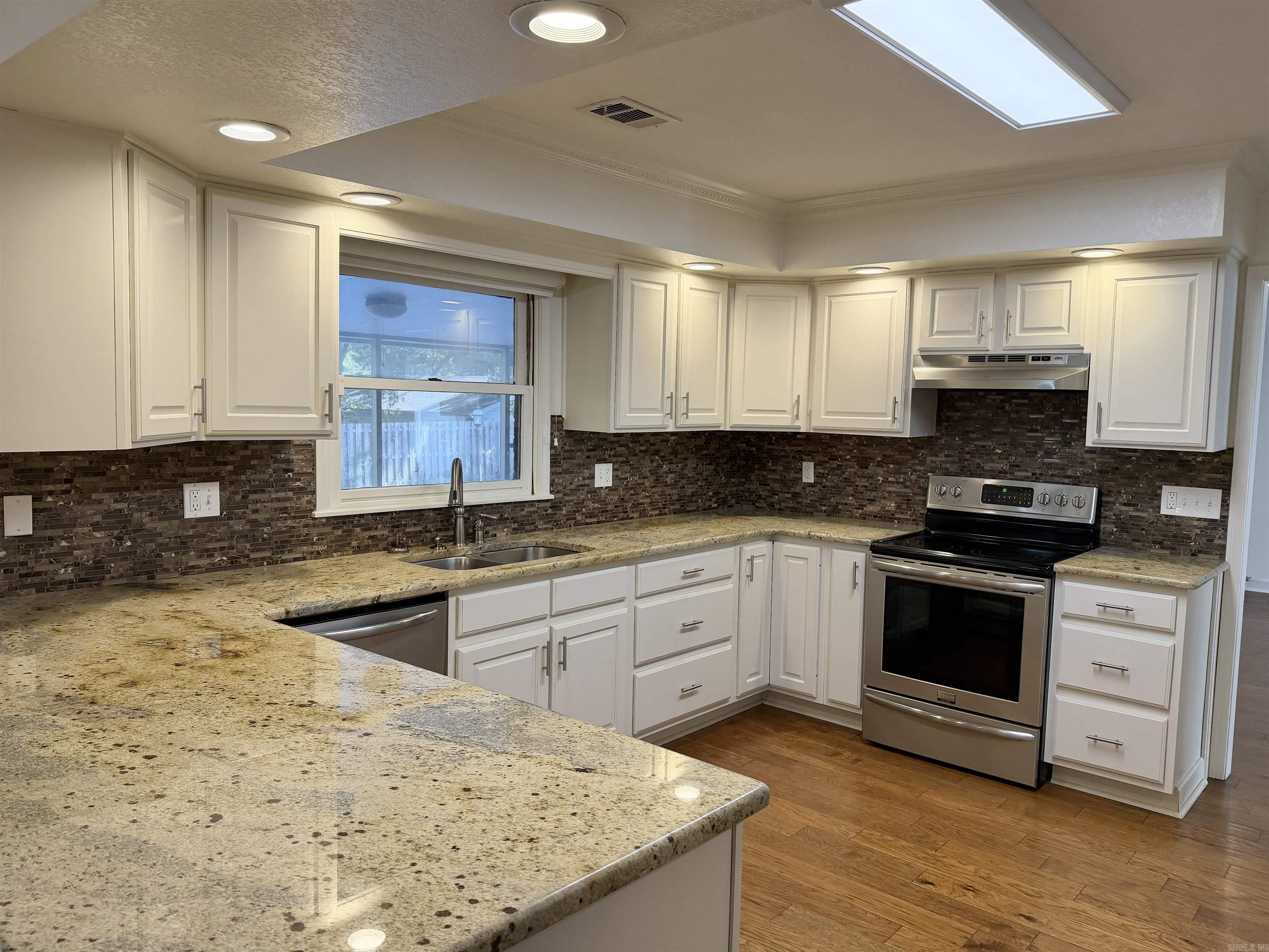 1408 Hillcrest Property Photo 11