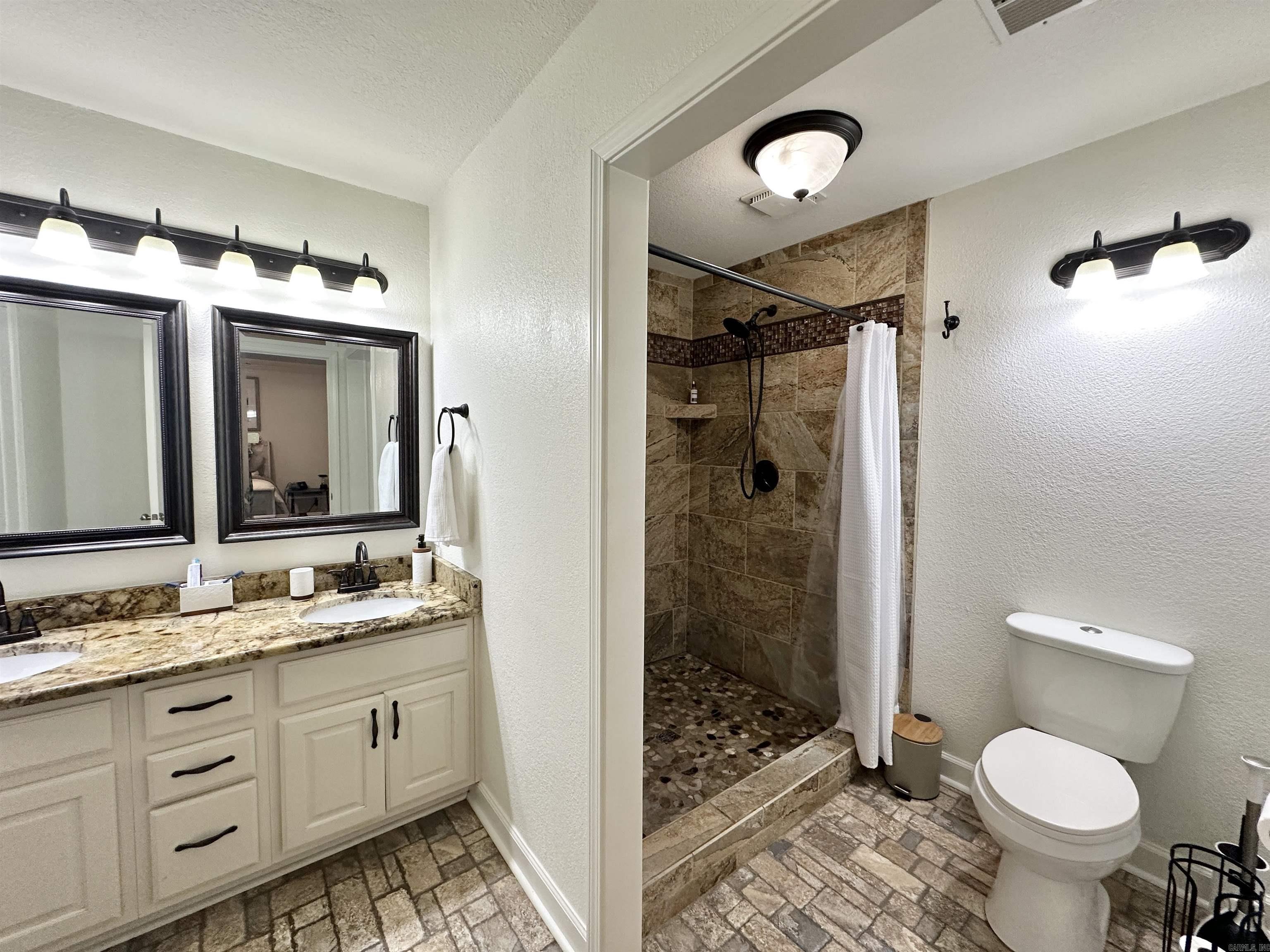 1408 Hillcrest Property Photo 13