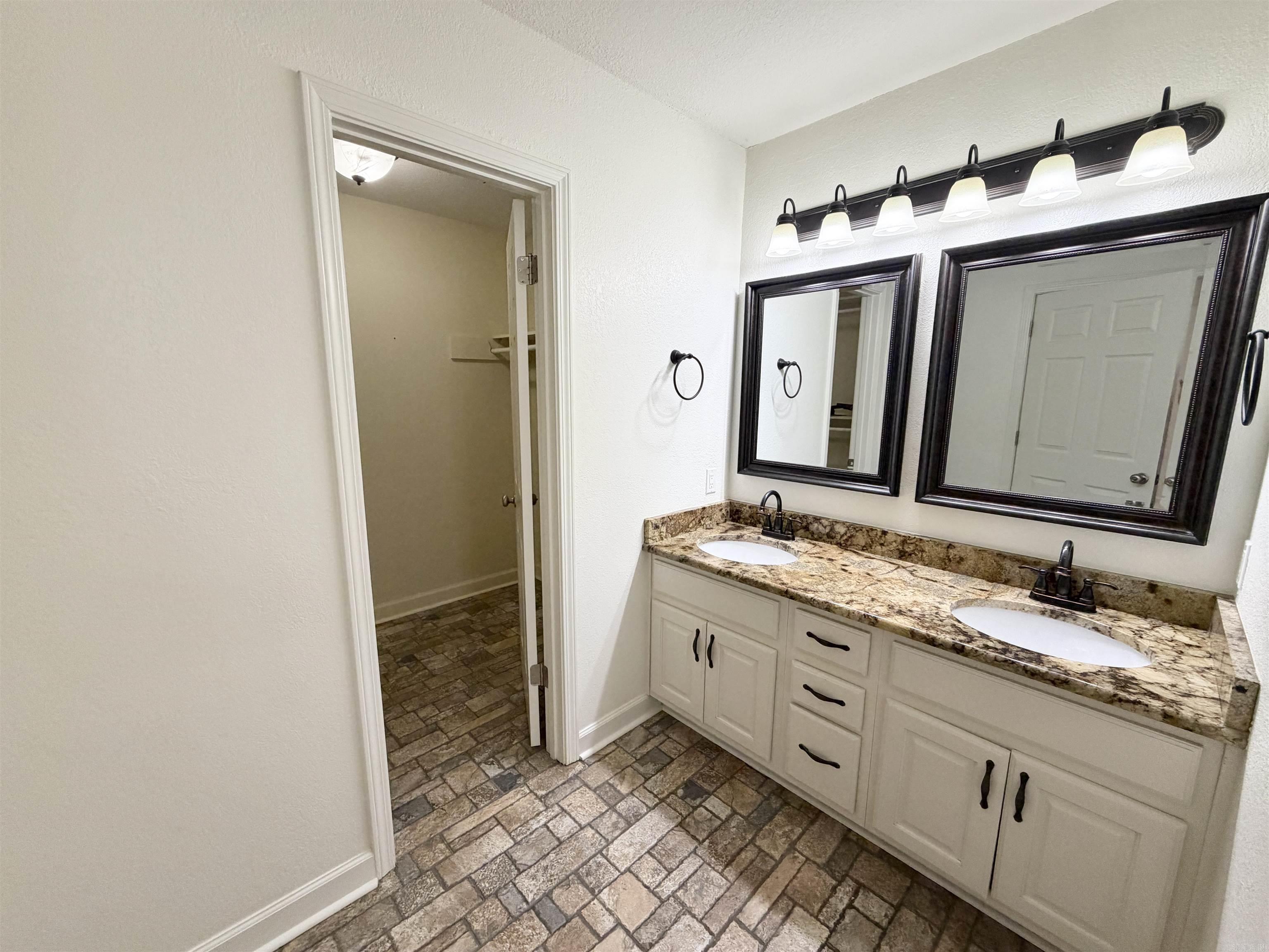 1408 Hillcrest Property Photo 20