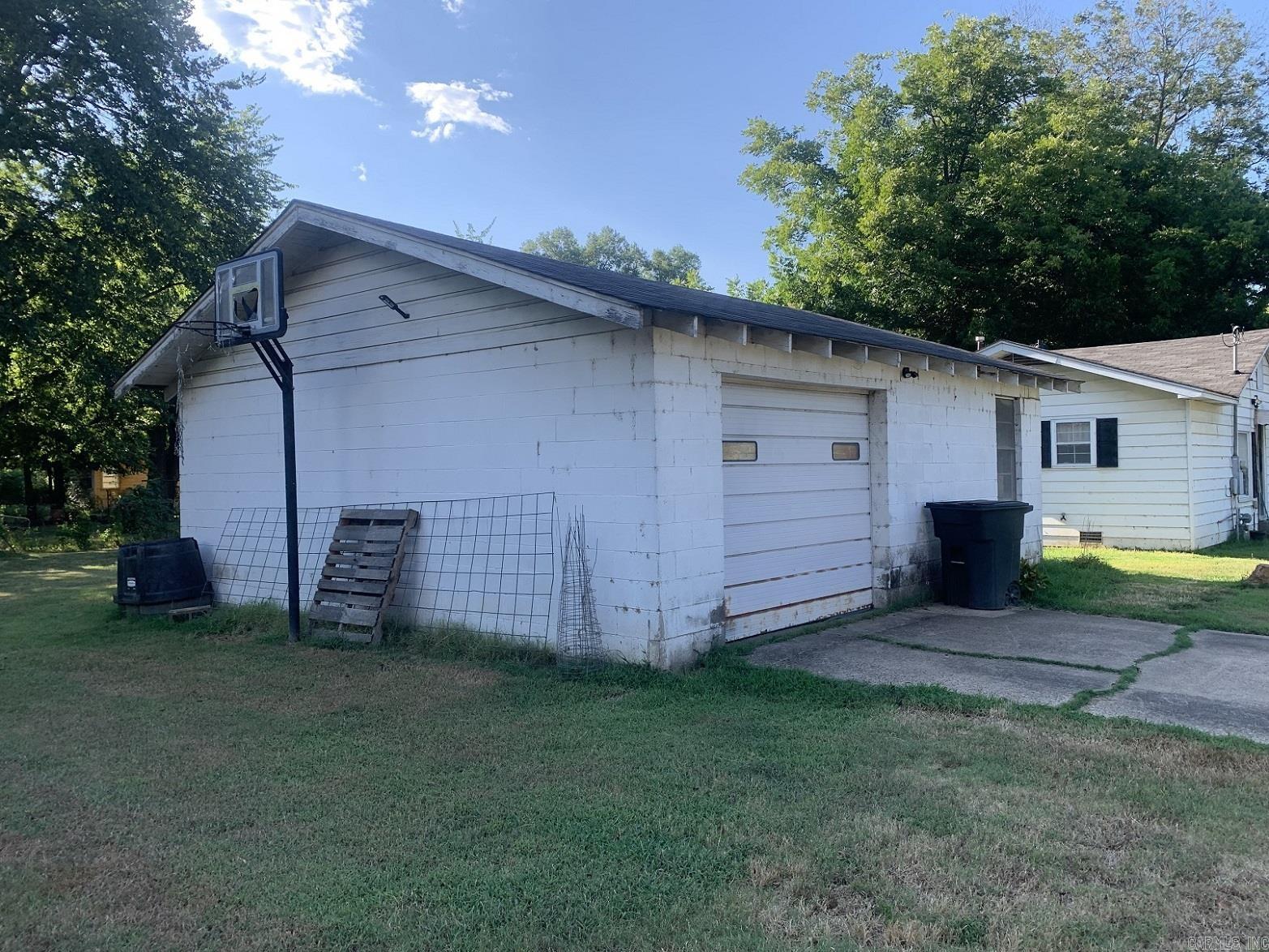 414 Leigh Street Property Photo 6