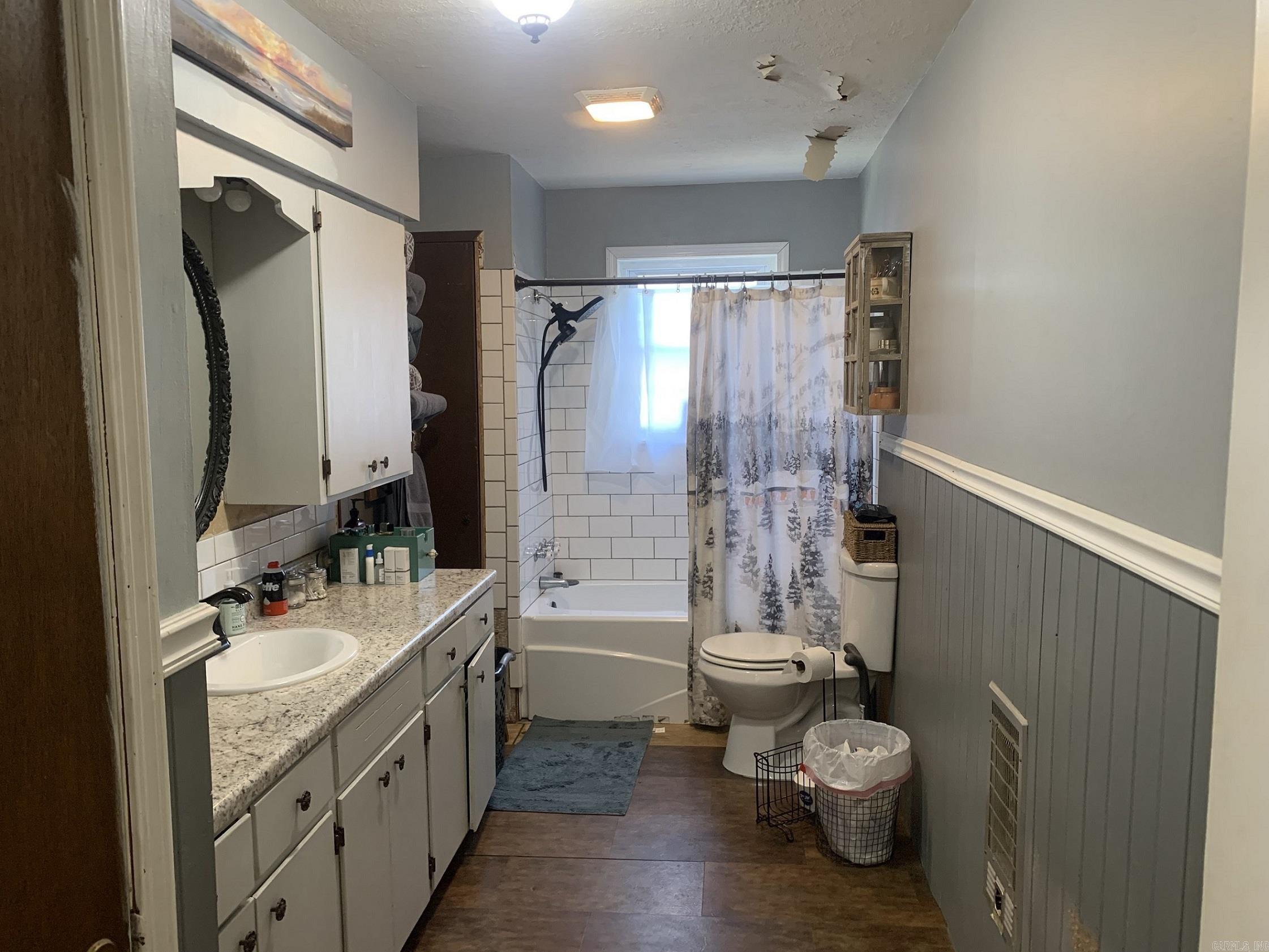 414 Leigh Street Property Photo 9