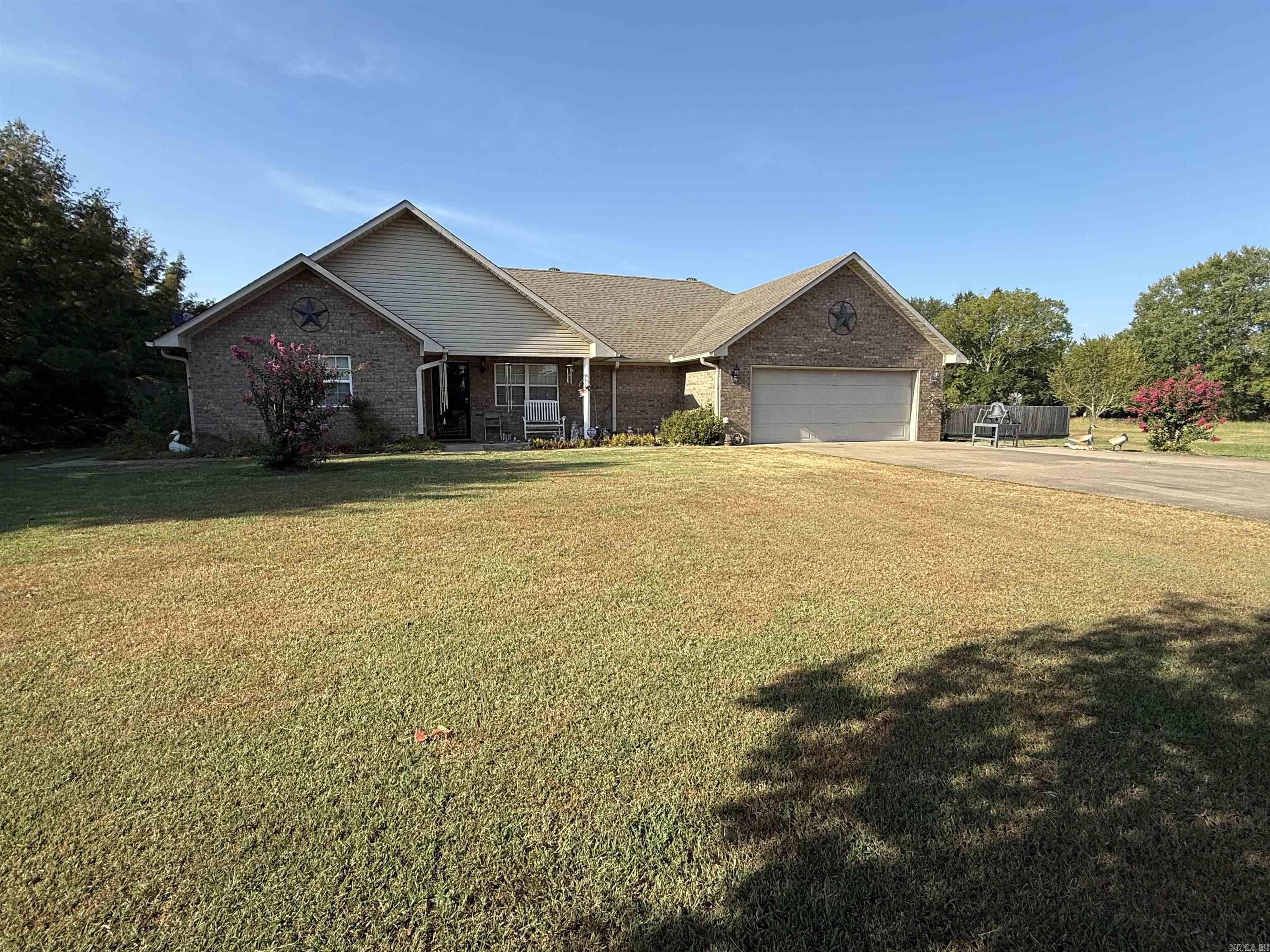 37 Indian Meadows Drive Property Photo 3