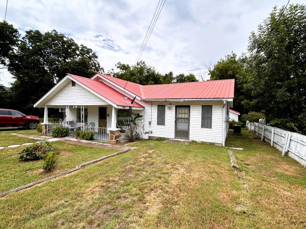 407 S Peabody Avenue Property Photo 8