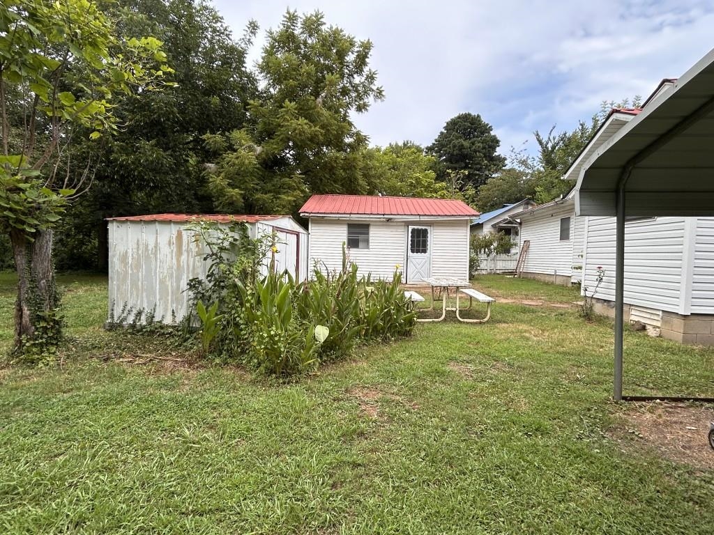 407 S Peabody Avenue Property Photo 9