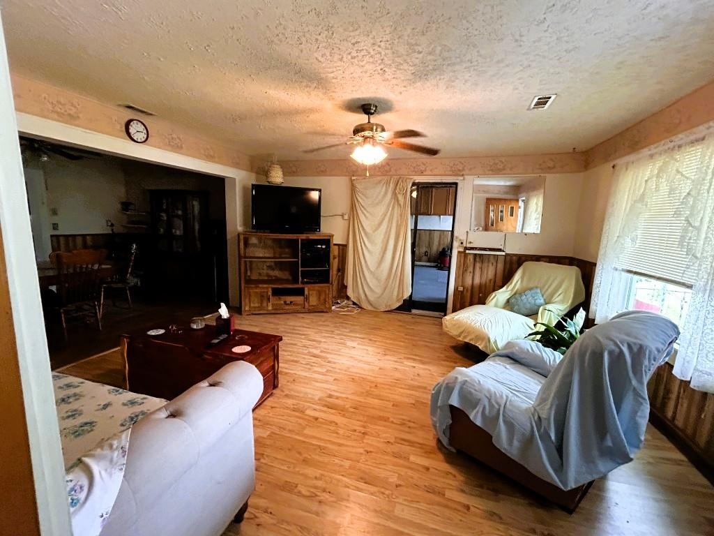 407 S Peabody Avenue Property Photo 16
