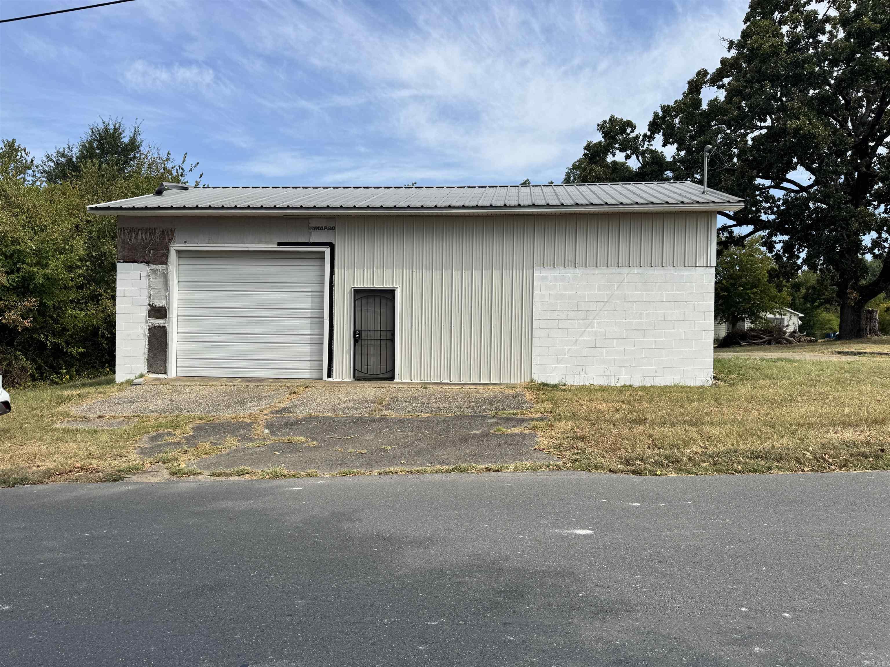 712 W Sullenberger Avenue Property Photo 1