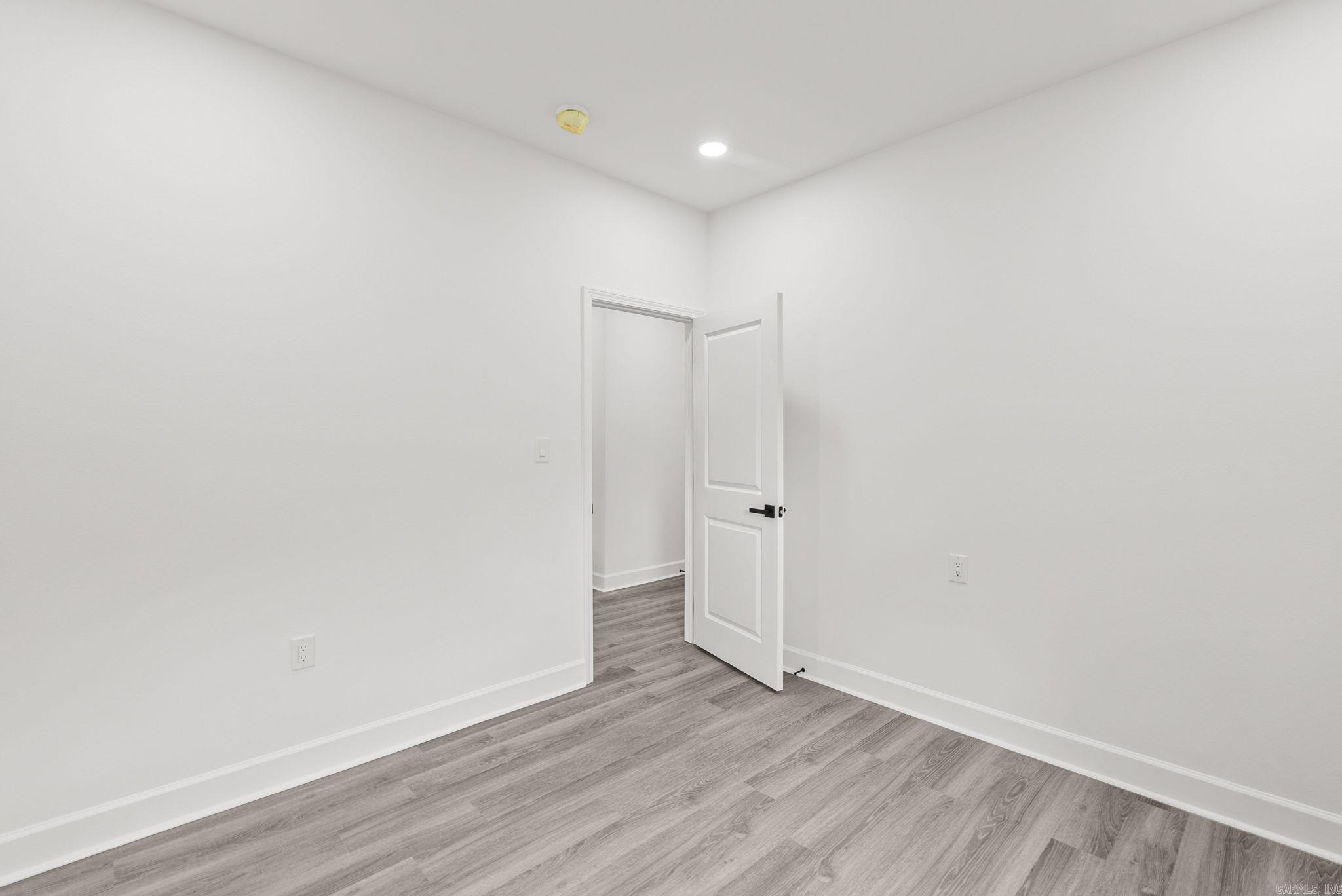2215 S Pine Street Property Photo 11