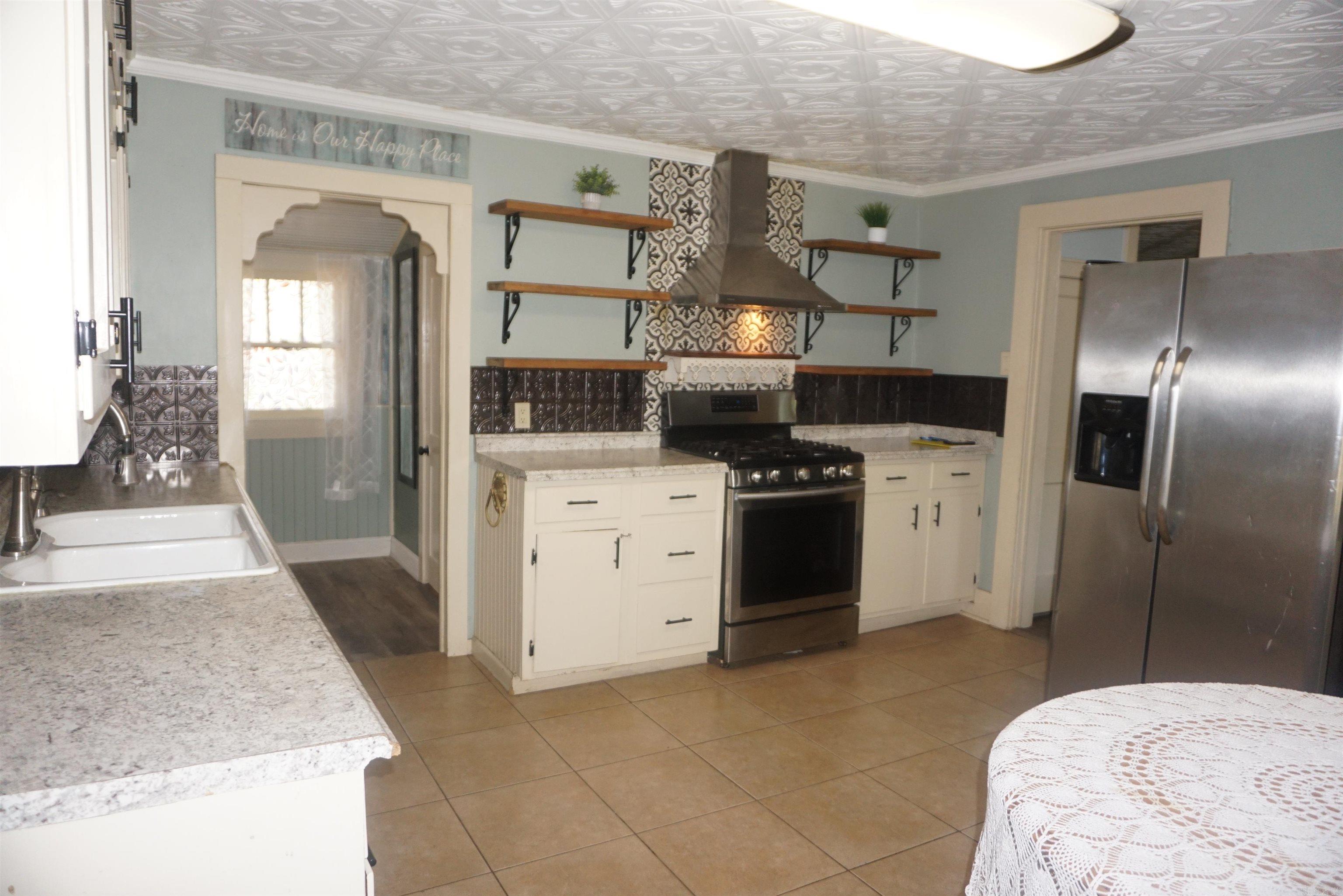 1416 Judson Ave Property Photo 6