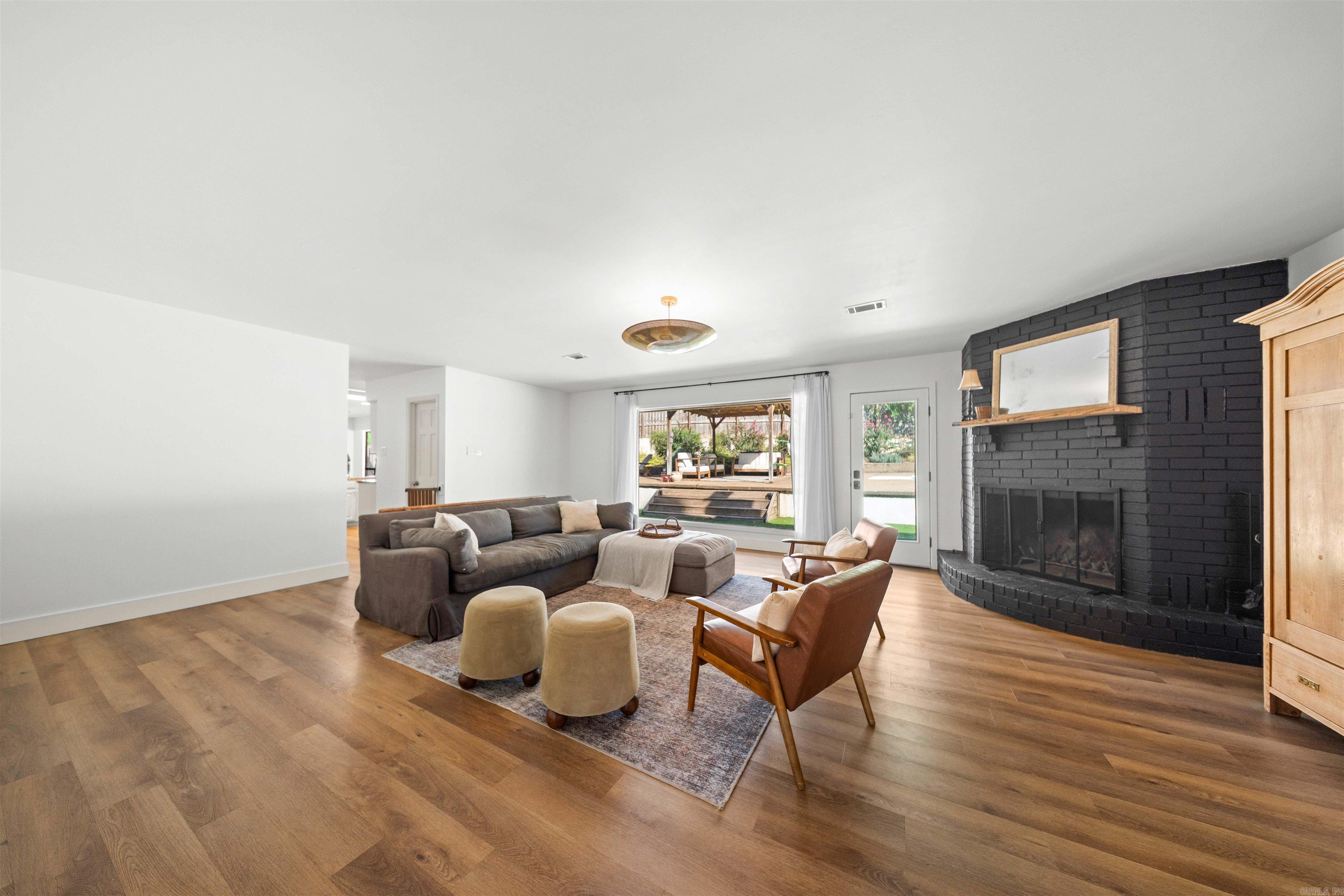 10 Kensington Drive Property Photo 6