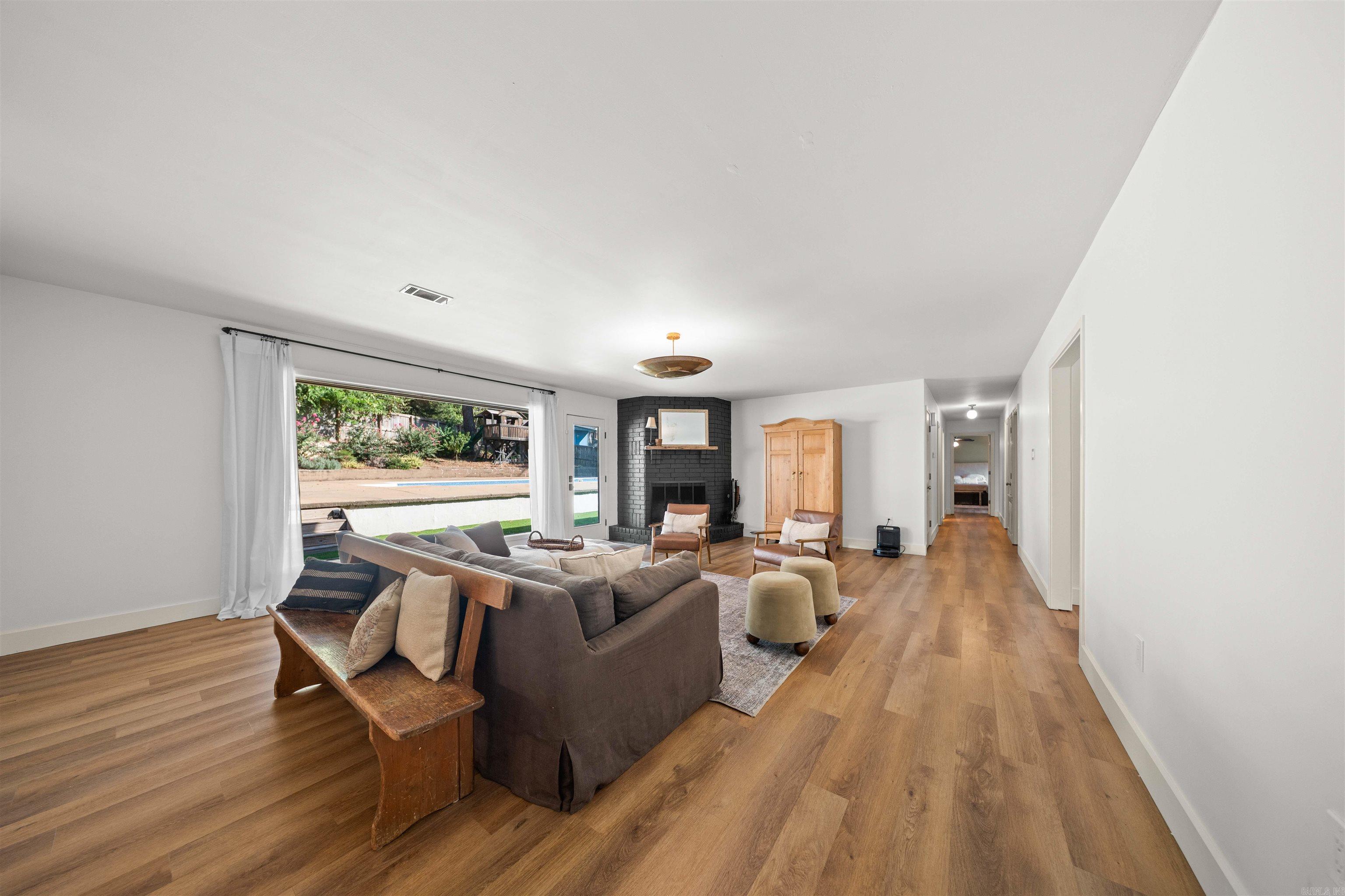 10 Kensington Drive Property Photo 7