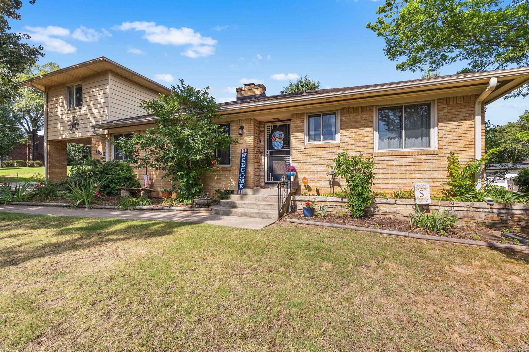 1325 Skyline Drive Property Photo 1