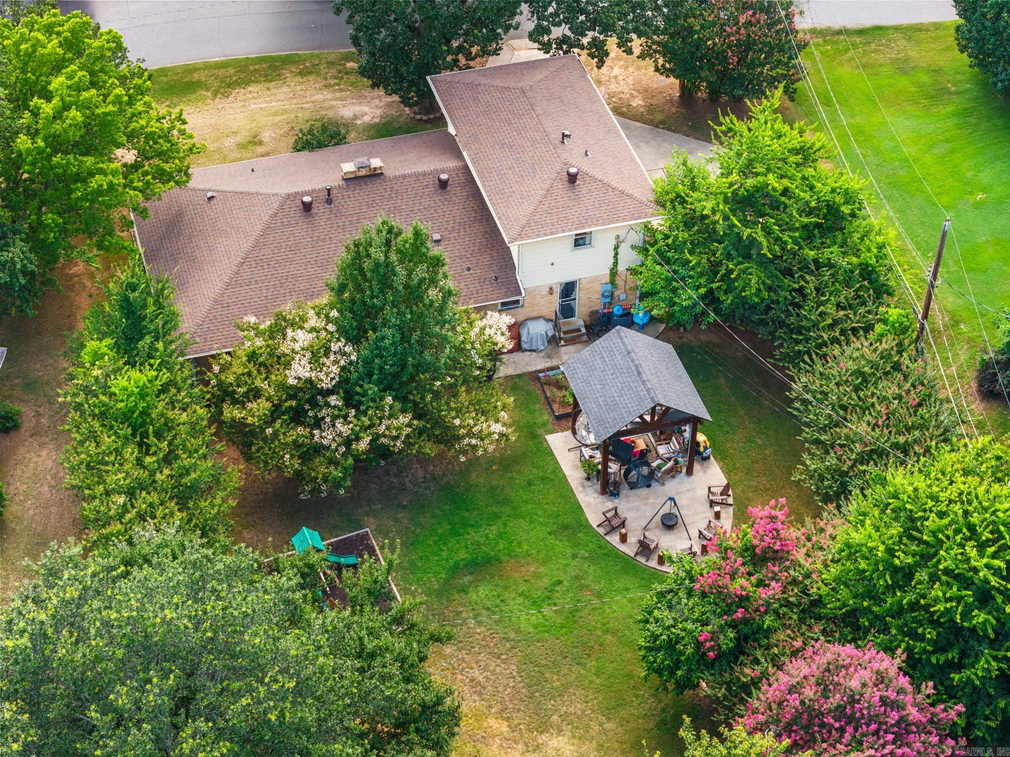 1325 Skyline Drive Property Photo 3
