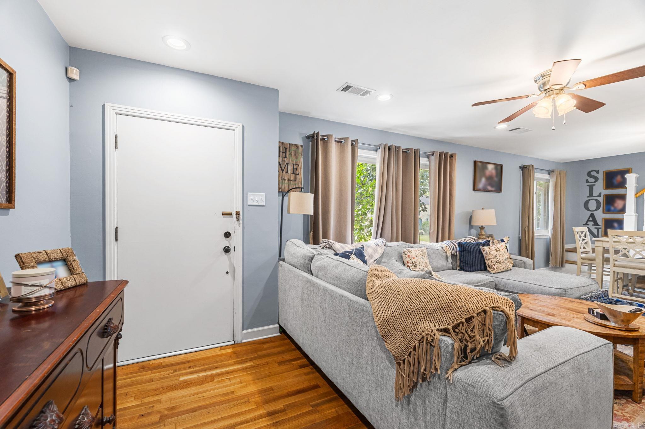 1325 Skyline Drive Property Photo 4